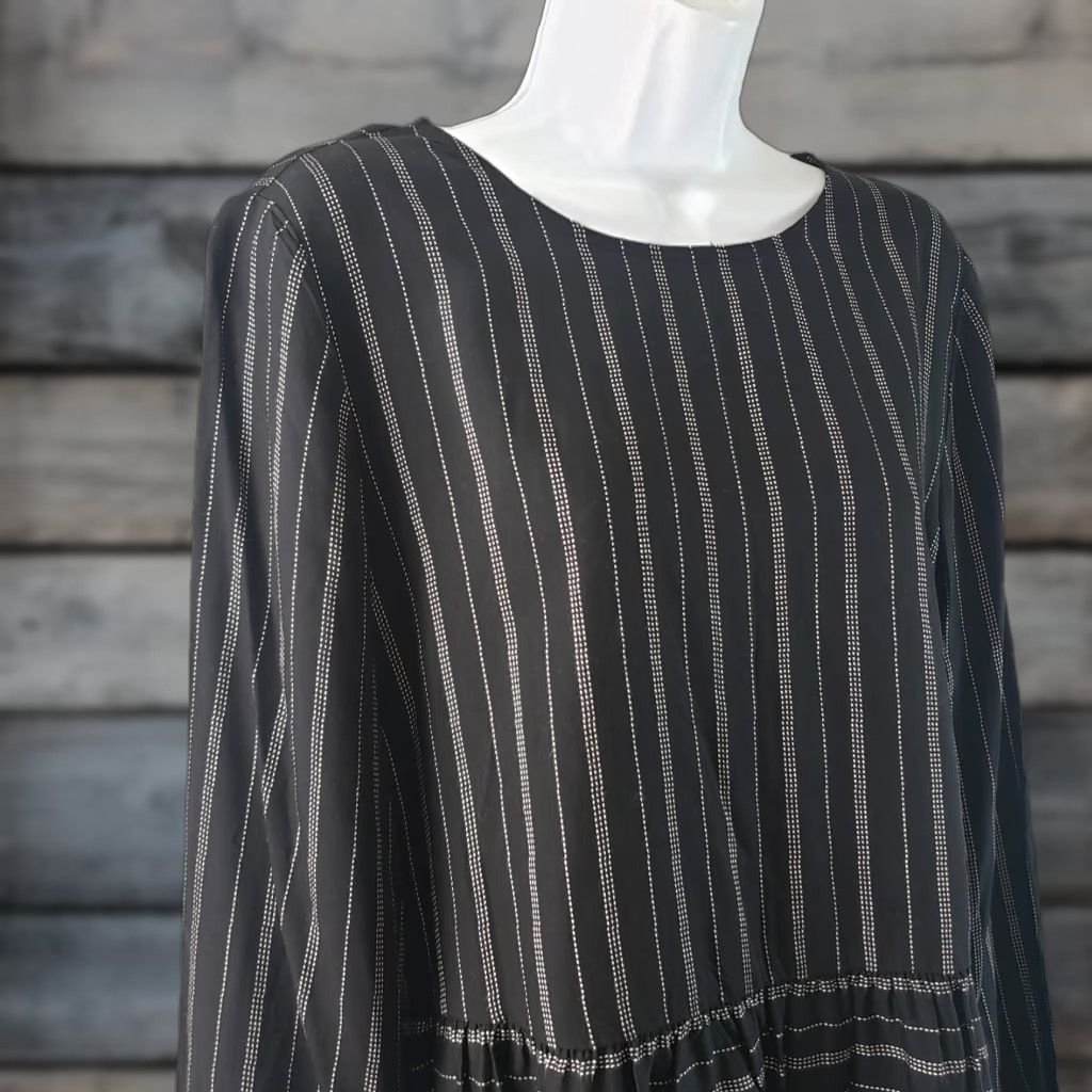 Loft LOFT Ann Taylor Women's Top Blouse Stripe Black White Back Buttons Rayon Size S Short Sleeve Round Neck Size S / US 4 / IT 40 - 1 Thumbnail