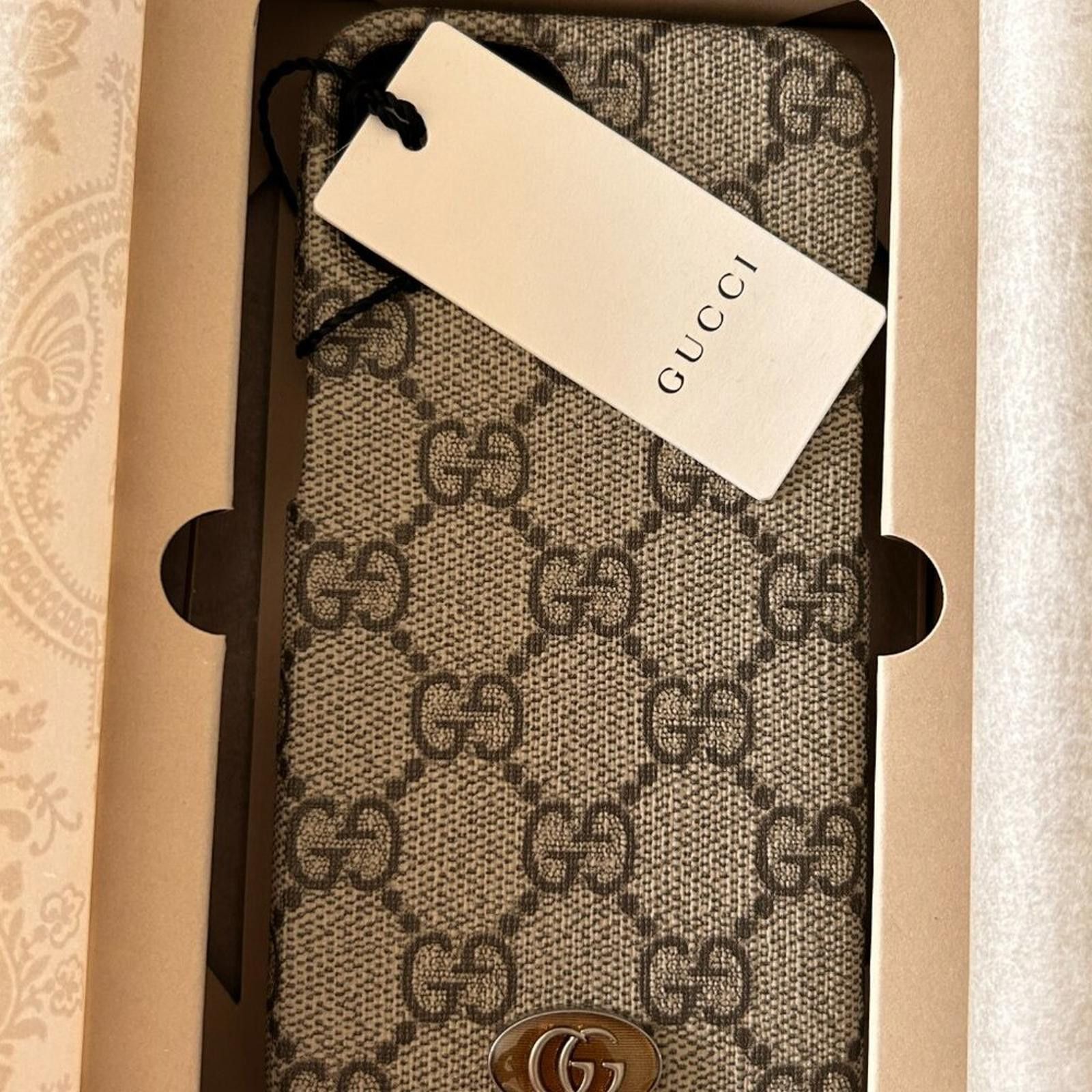 Gucci NWT Gucci GG Supreme PVC iPhone 14 Case Beige 753609 Size ONE SIZE - 5 Thumbnail