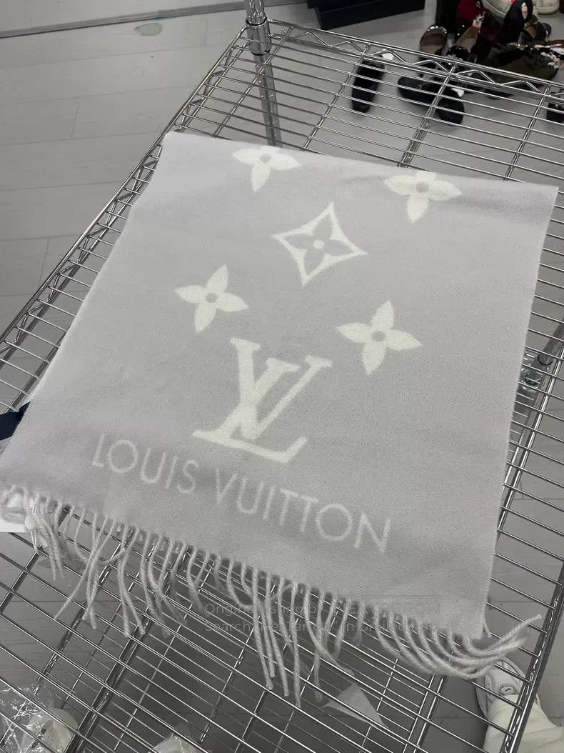 Louis Vuitton Louis Vuitton Grey double-faced cashmere scarf Size ONE SIZE - 1 Thumbnail
