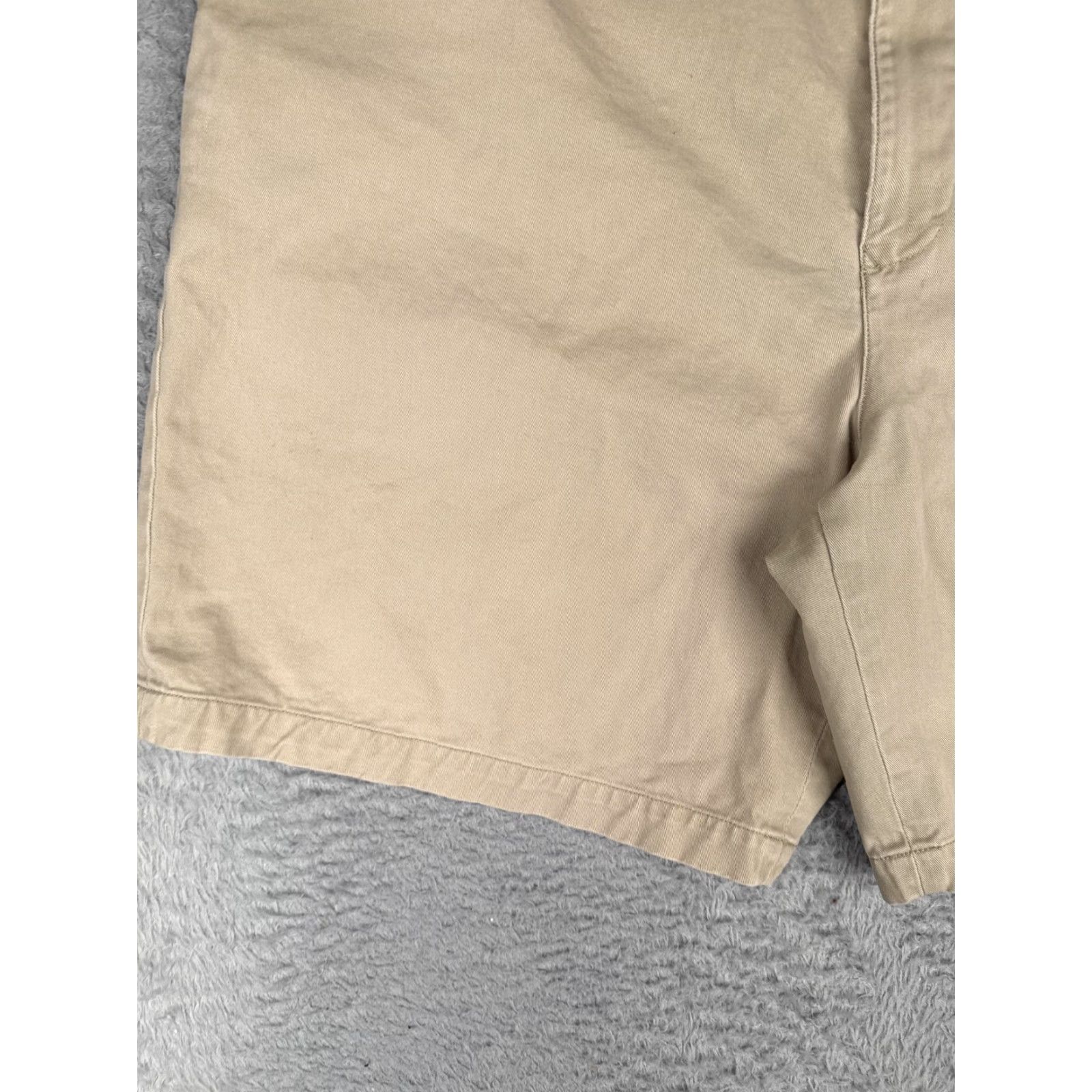 Tommy Hilfiger Tommy Hilfiger Shorts Mens 40 Beige Canvas Chino Flat Front 8 Inseam Casual Size US 40 / EU 56 - 3 Thumbnail