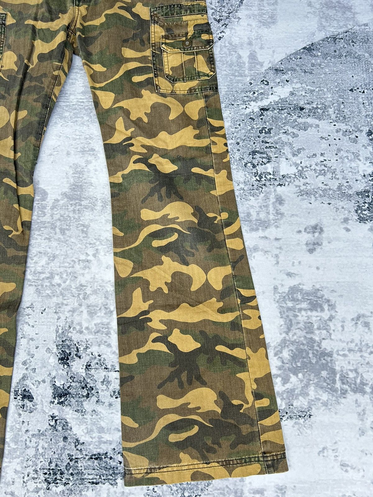 Takeo Kikuchi Takeo Kikuchi Camo Cargo Pants Size 29" - 5 Thumbnail