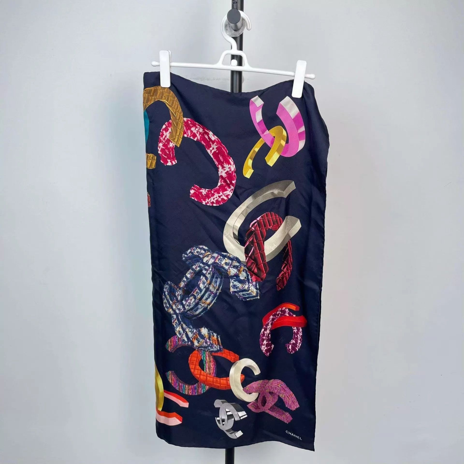 Chanel Chanel 98 new CC colorful logo scarf 85x85 Size ONE SIZE - 1 Thumbnail