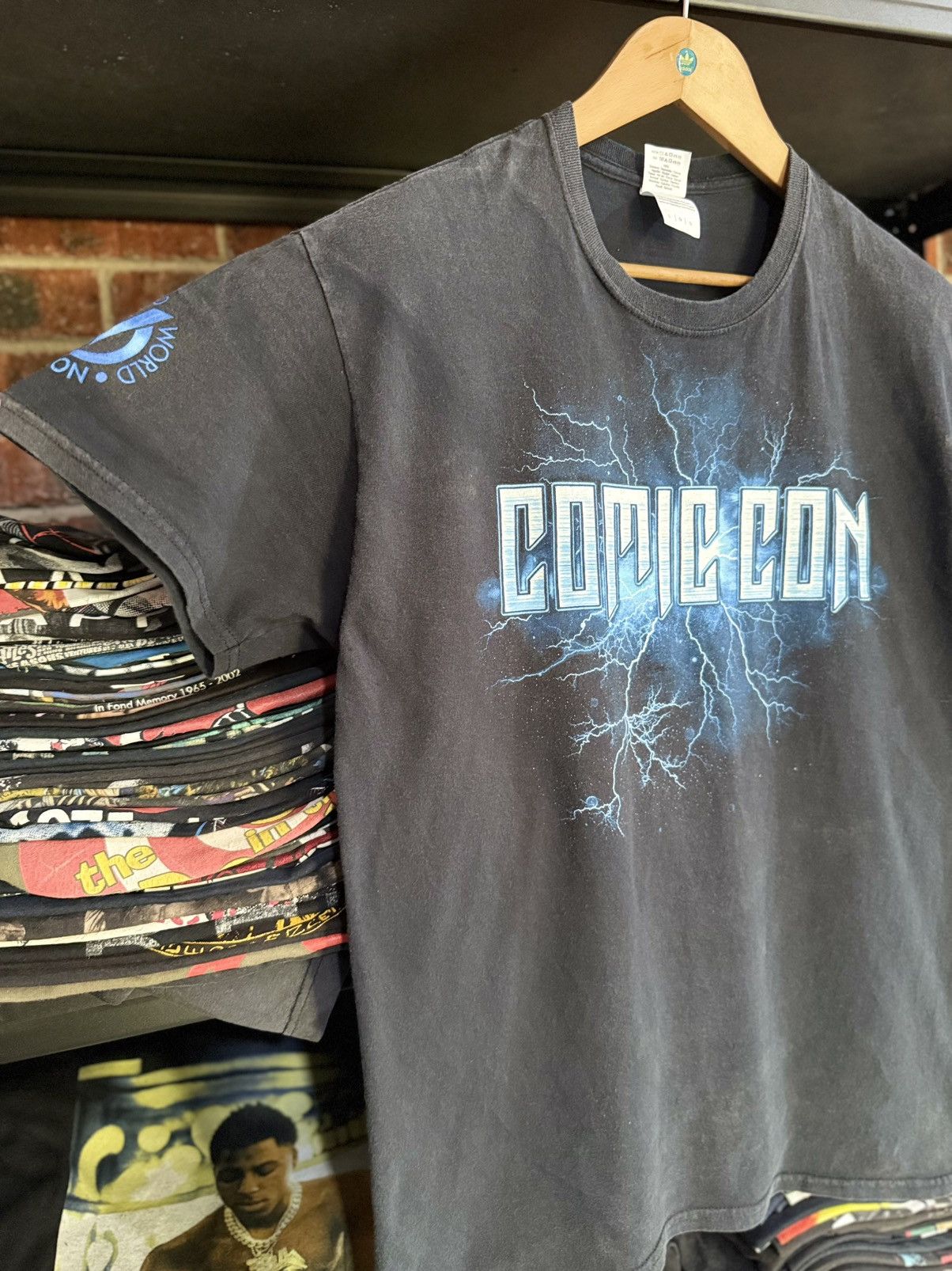 Optic Gaming Thrashed Vintage Comic Com Wizard World Lighting Sun Faded T Size US L / EU 52-54 / 3 - 5 Thumbnail