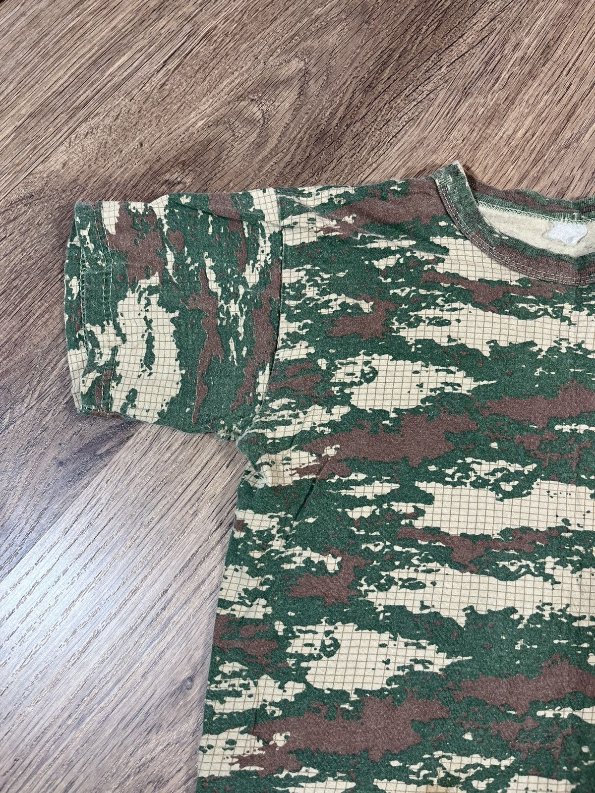 Vintage Vintage Army Camo T Shirt Size US S / EU 44-46 / 1 - 2 Thumbnail