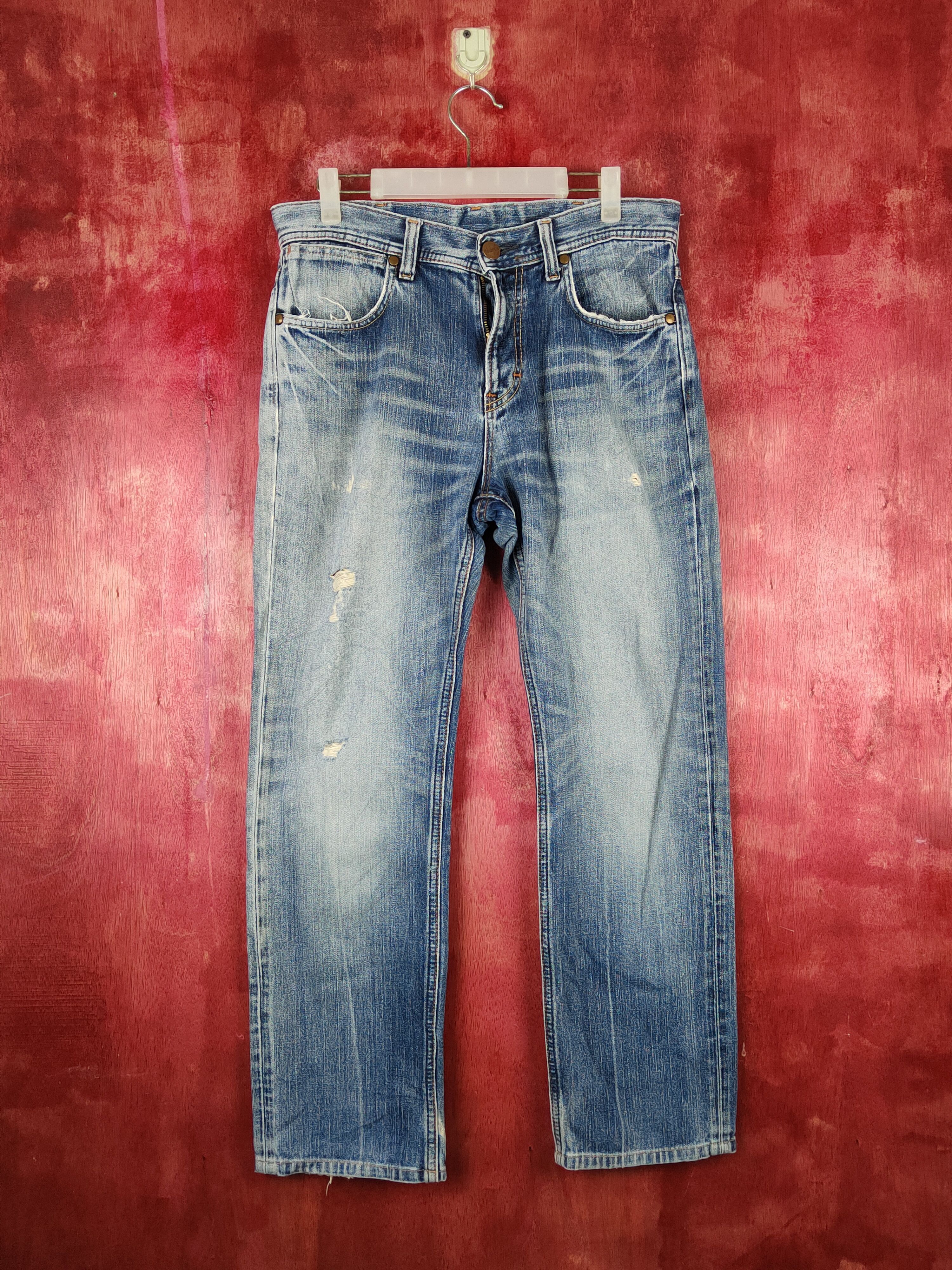 Vintage Wrangler Blue Faded Distressed Ripped Jeans #S1702 Size US 32 / EU 48 - 1 Thumbnail