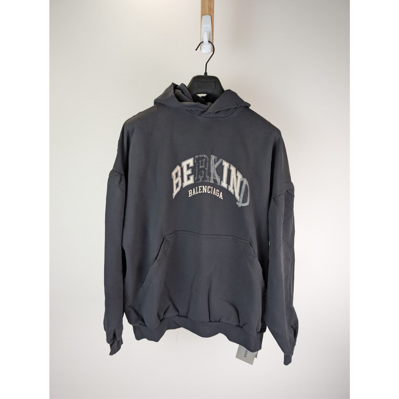 Balenciaga o1rshd1 Round Hoodie 1569 Be Kind Medium Molleton in Black Size US S / EU 44-46 / 1 - 8 Thumbnail
