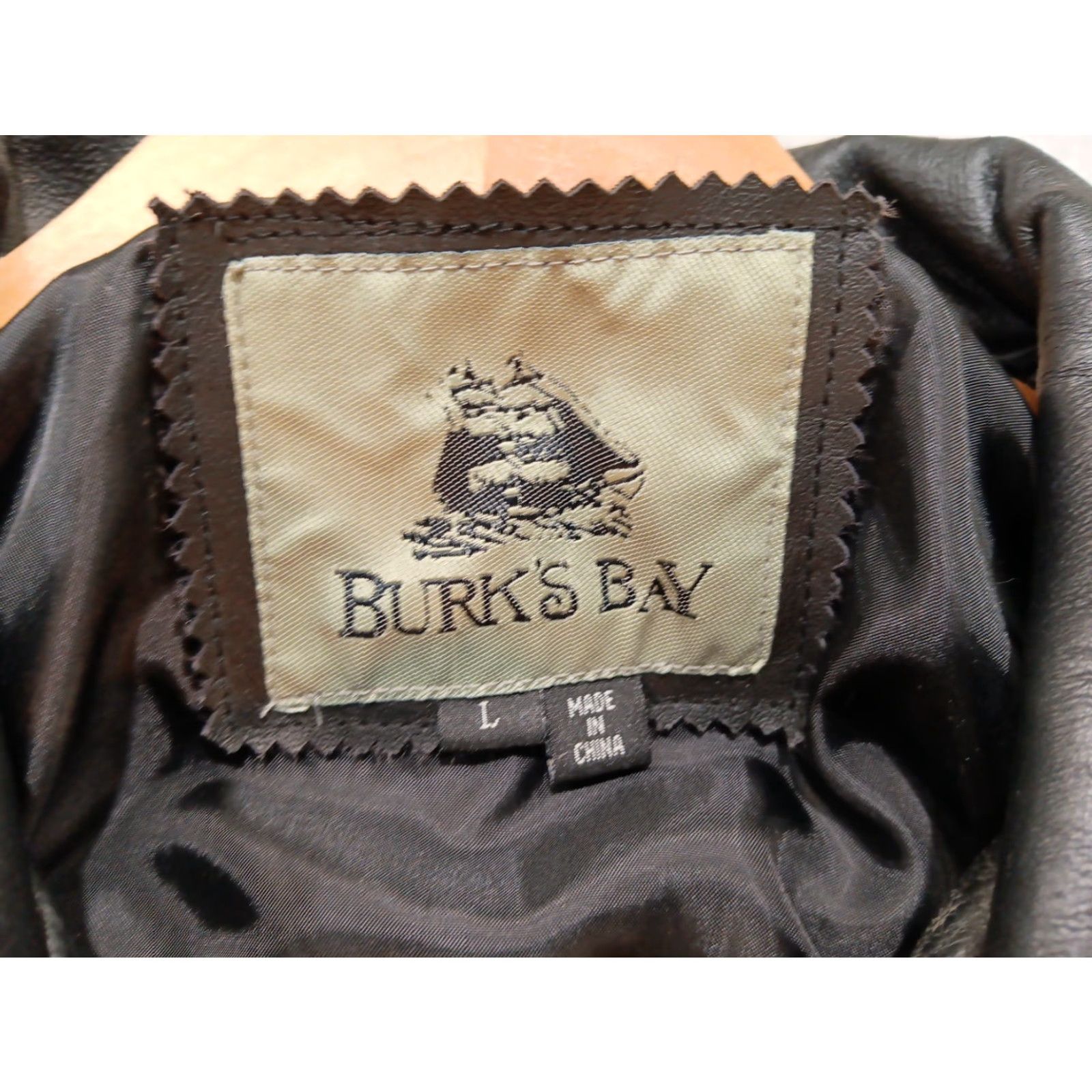 Vintage Burks Bay Mens Black Leather Bomber Jacket L Black Regular Jacket Men Zip Full Zip Pockets Size US L / EU 52-54 / 3 - 3 Thumbnail