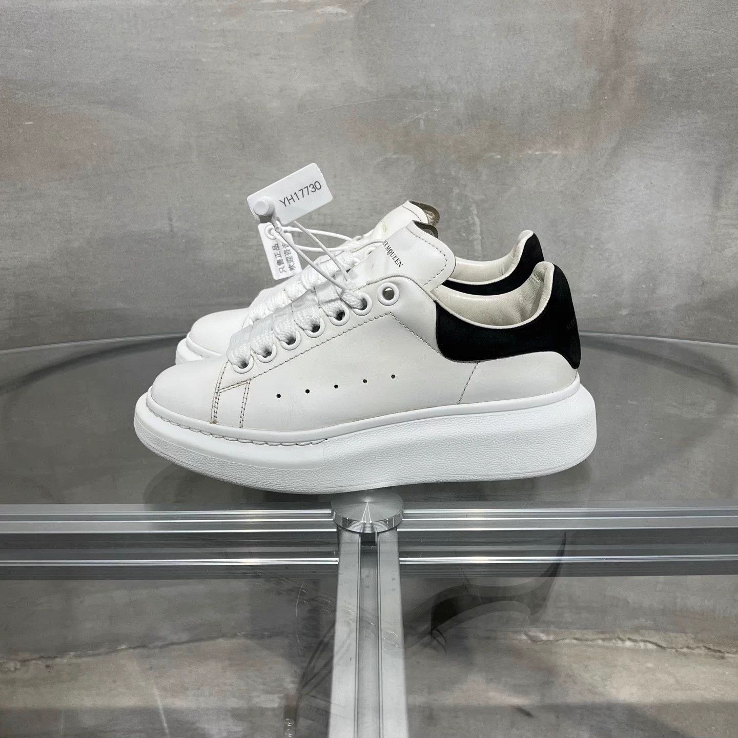 Alexander Wang Alexander Wang white low-top sneakers black toe 35 Size US 4 / IT 34 - 3 Thumbnail