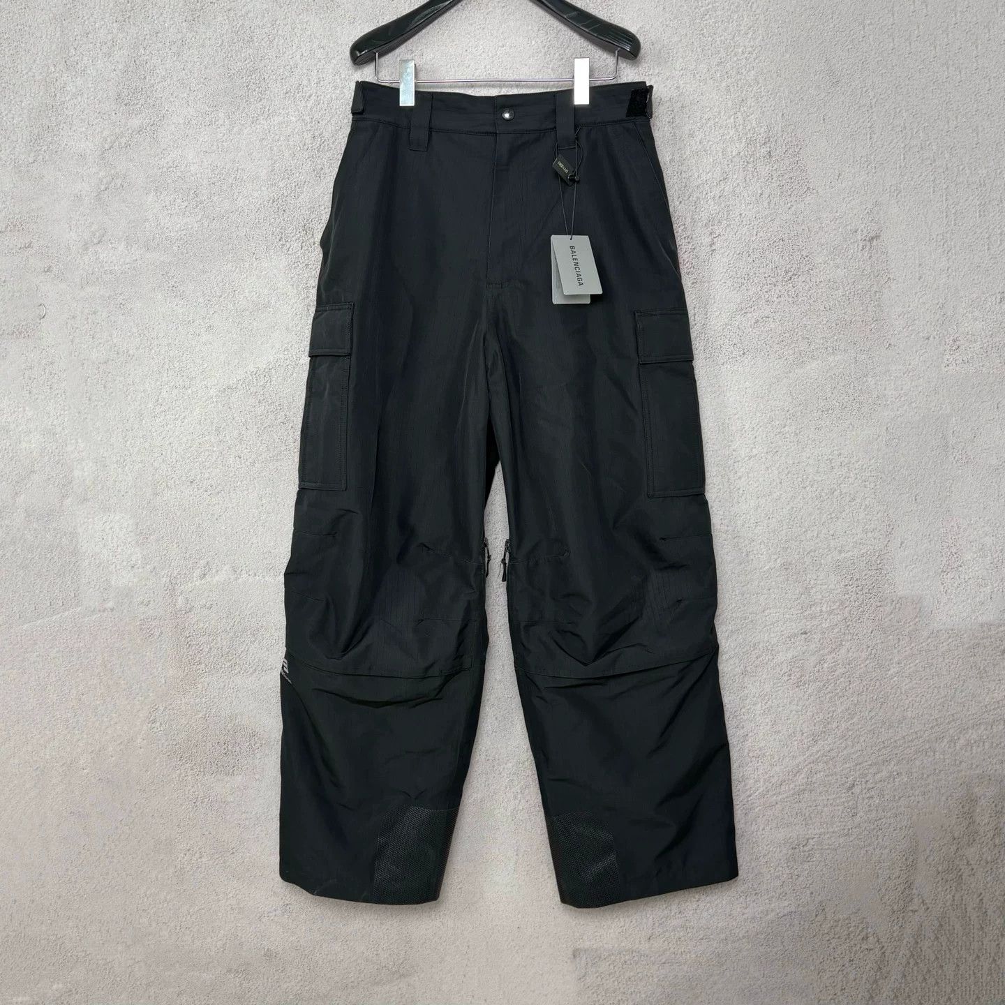 Balenciaga Balenciaga Skiwear Technical Cargo Pants Size 48 Size US 32 / EU 48 - 1 Thumbnail