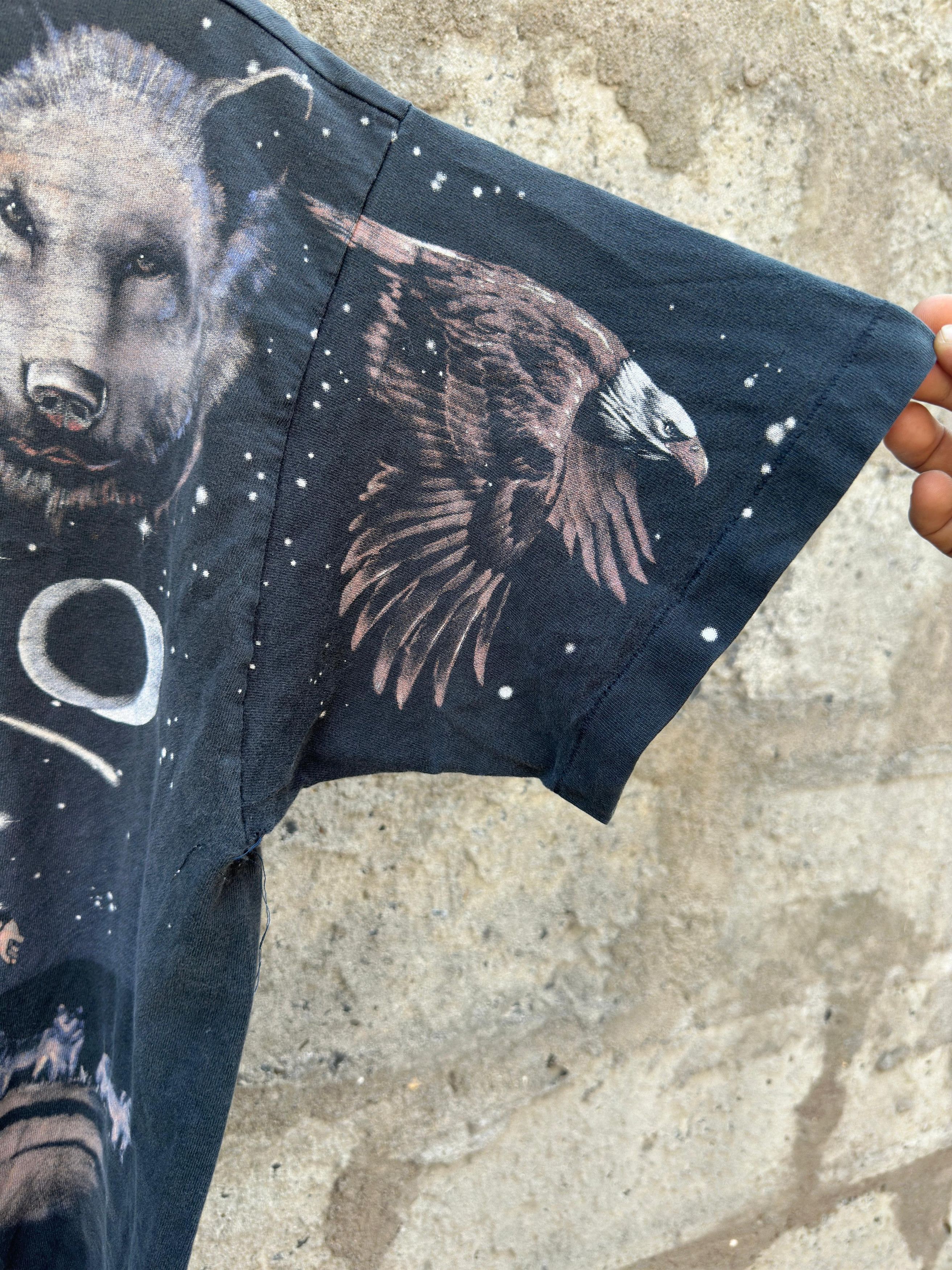 Liquid Blue vintage 1998 Liquid Blue Brian Fox "Indian Bear" AOP T-shirt Size US XL / EU 56 / 4 - 15 Thumbnail