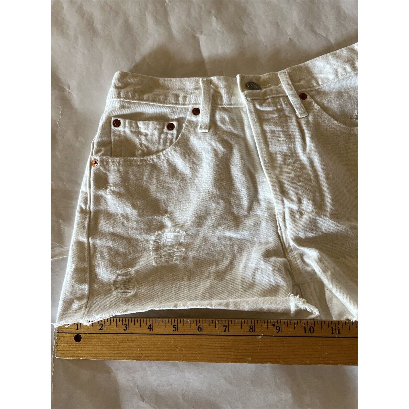 Levi's Levi's Shorts Womens 26 White 501 Jean Denim 28x3 Button Fly Size 28" / US 6 / IT 42 - 7 Thumbnail