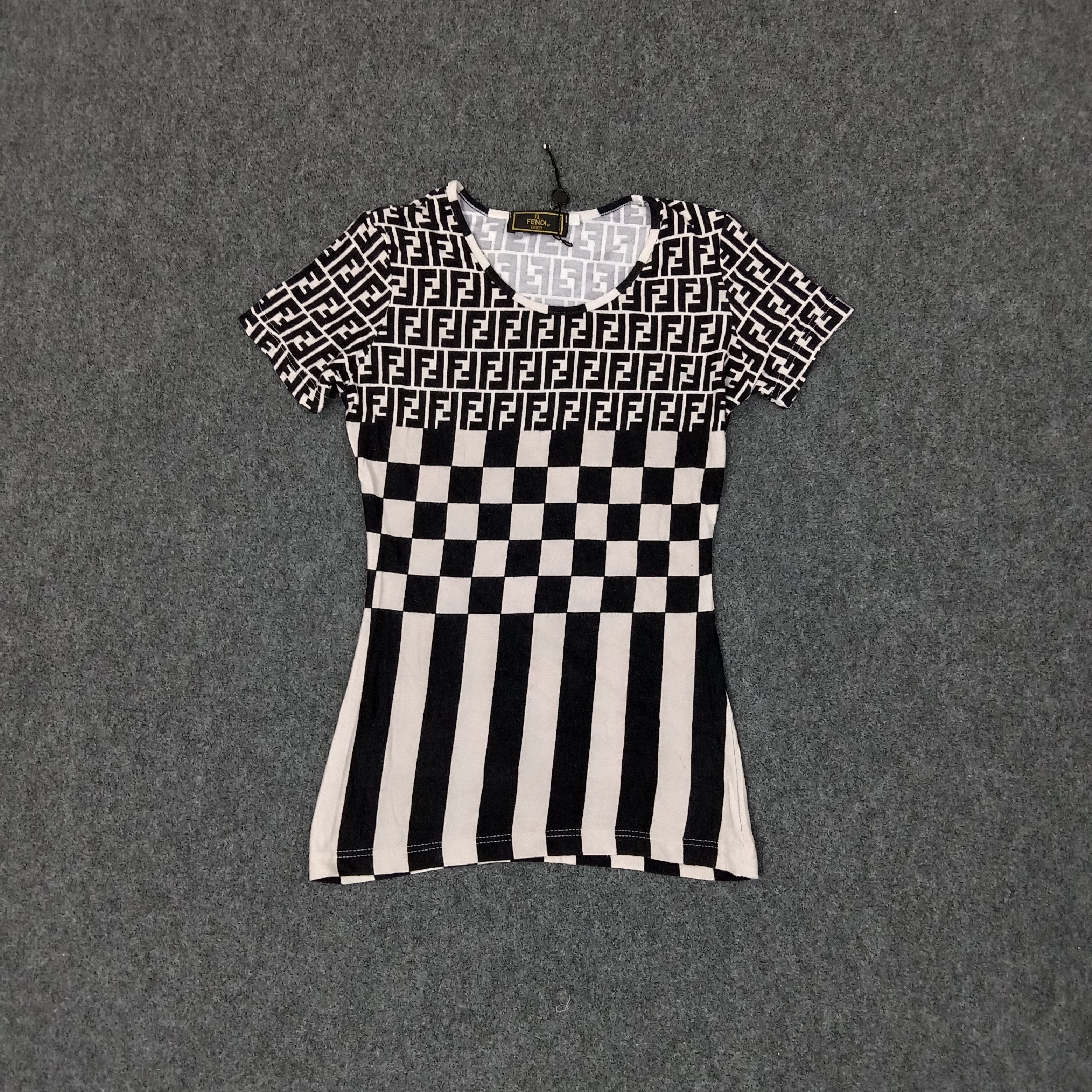 Fendi Fendi Italian Brand Monogram Art Tshirt C239N47 Size XXS / US 00 / IT 34 - 1 Thumbnail
