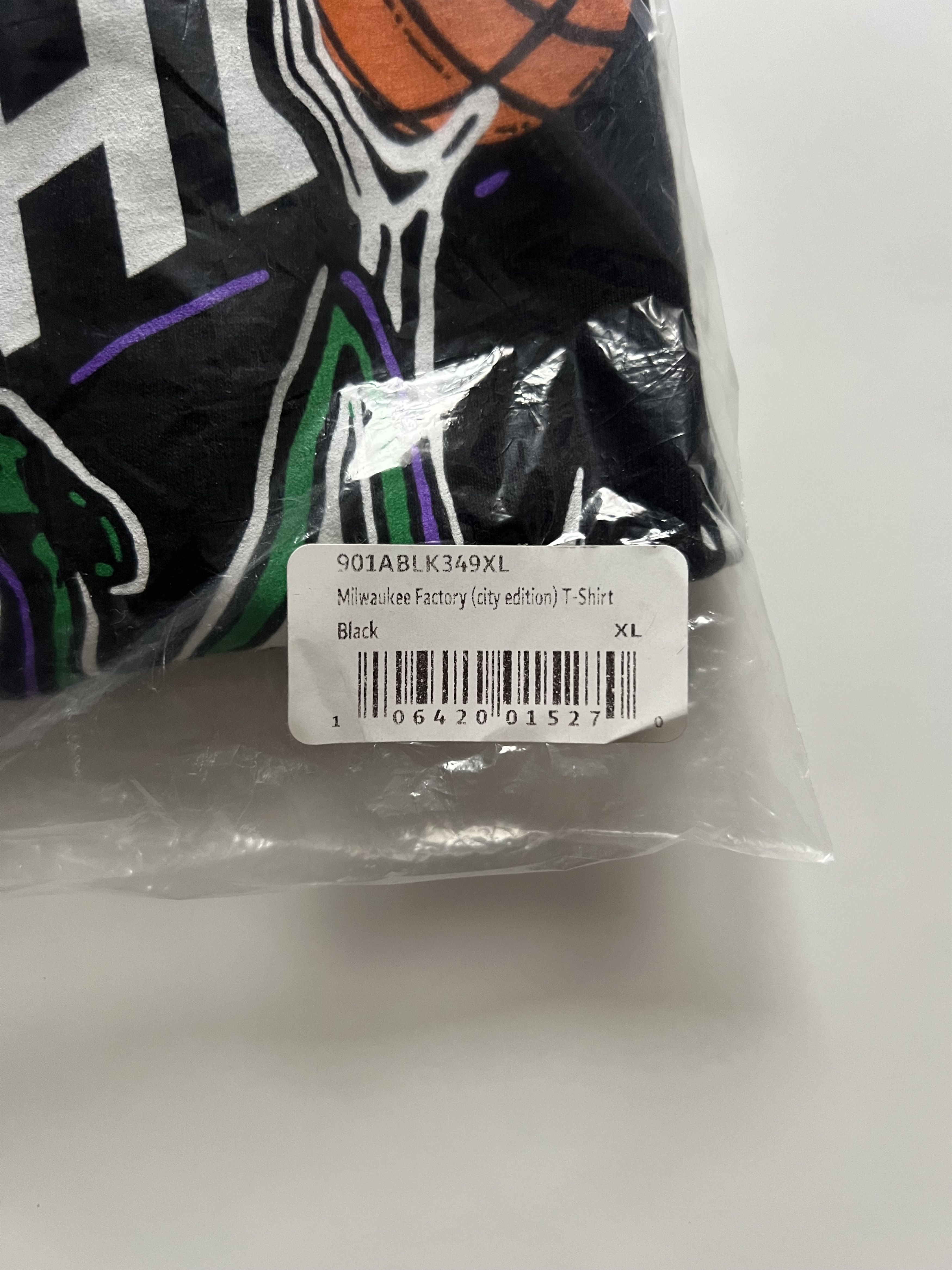 NBA × Warren Lotas Authentic Warren Lotas NBA Milwaukee Bucks T-Shirt Black Size US XL / EU 56 / 4 - 5 Thumbnail