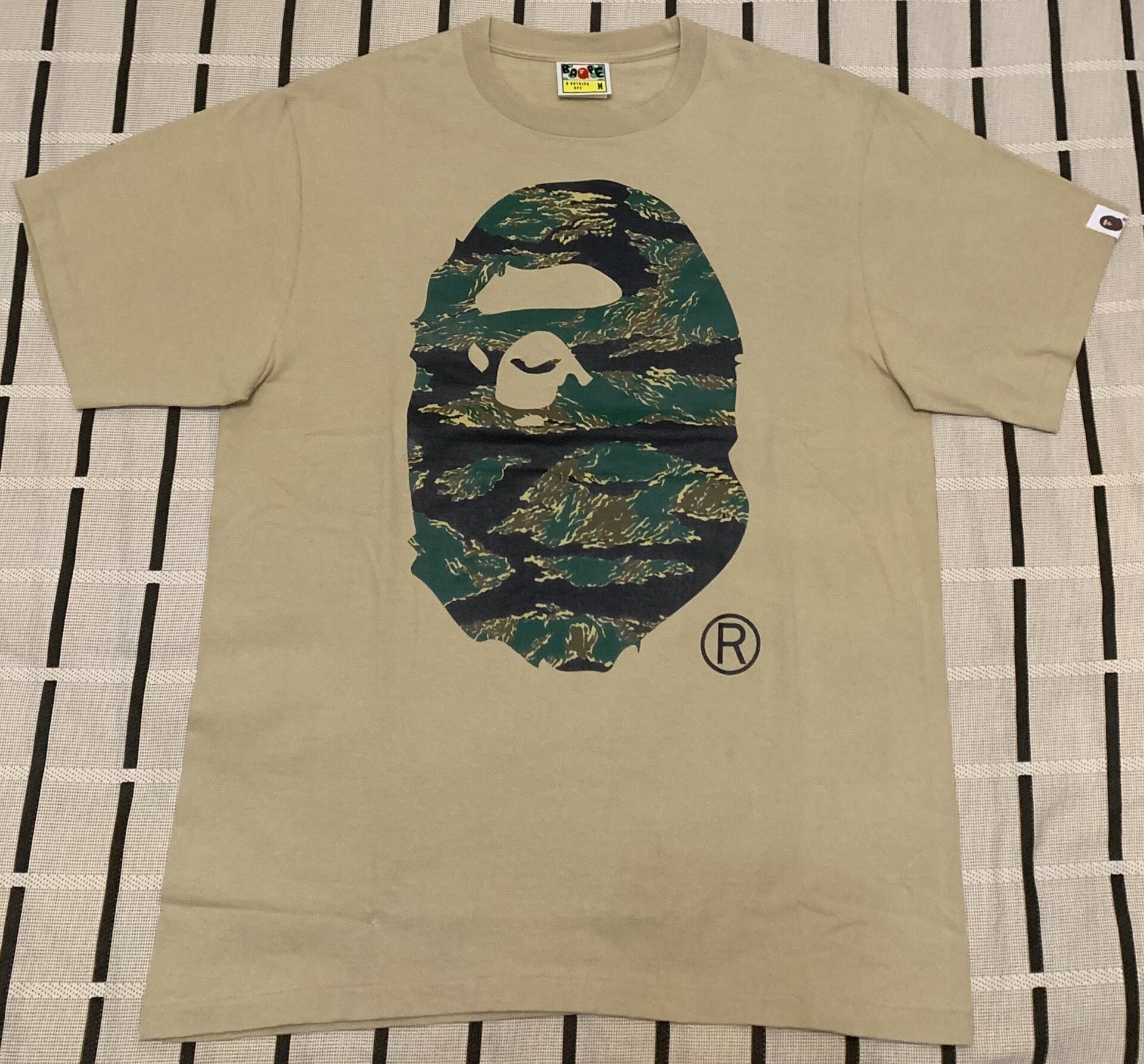 Bape Bape Tiger Camo T-Shirt M Men Size US M / EU 48-50 / 2 - 1 Thumbnail