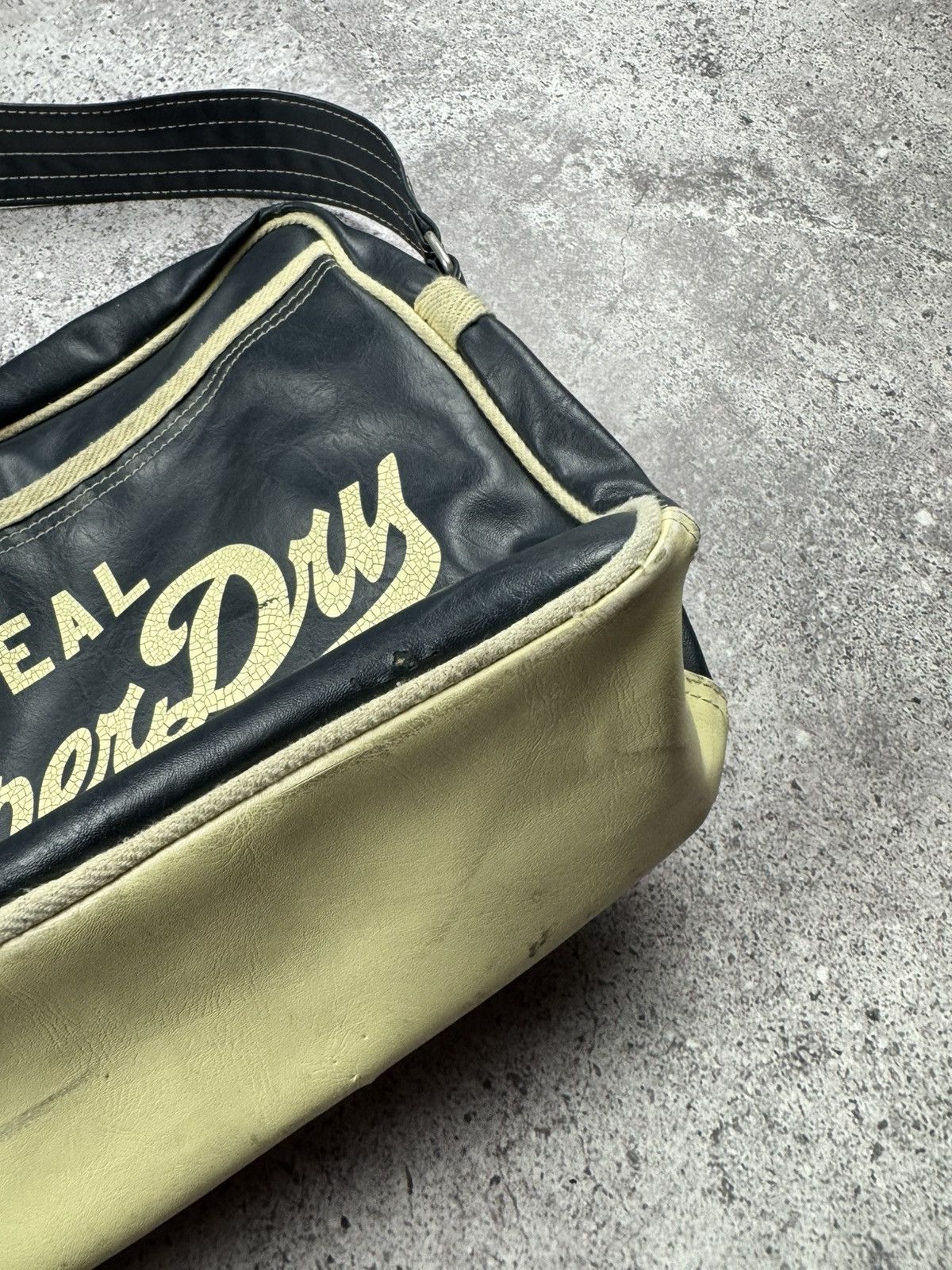 Japanese Brand VINTAGE JAPANESSE SUPERDRY LEATHER EVISU MESSRNGER BAG Size ONE SIZE - 6 Thumbnail
