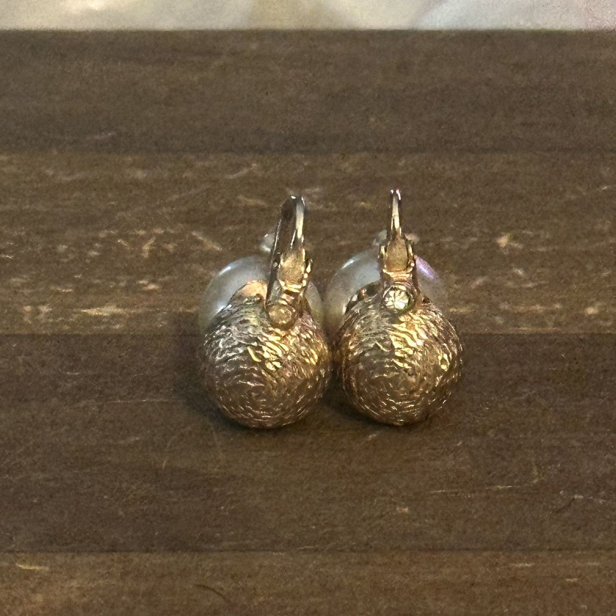 Vintage Vintage reversible pearl/gold textured ball clip on earring Size ONE SIZE - 4 Thumbnail
