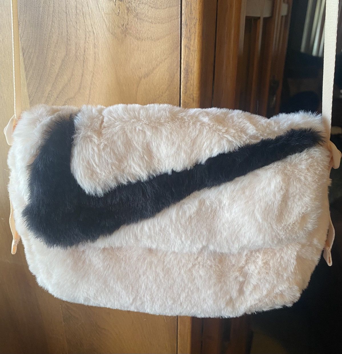 Nike Nike Future 365 Pink Faux Fur Crossbody Size ONE SIZE - 2 Thumbnail