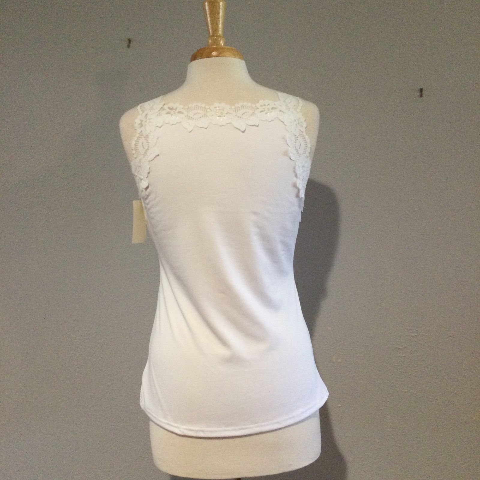 Other Cinema Etoile Lace Trimmed Sleeveless V-Neck Tank Size M NWT Size M / US 6-8 / IT 42-44 - 7 Thumbnail