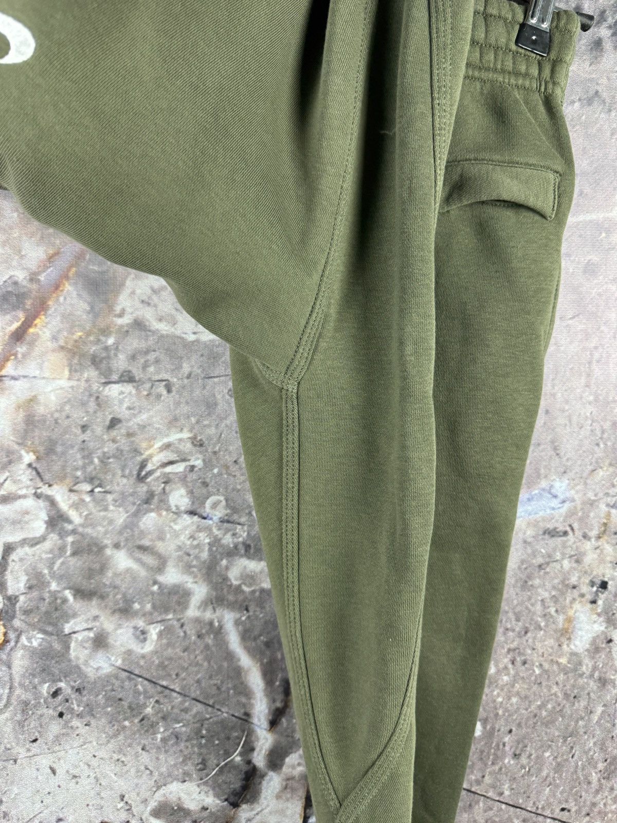 Nike Nike Olive Green Essential Joggers Sweatpants Classic Fit Size US 30 / EU 46 - 11 Thumbnail