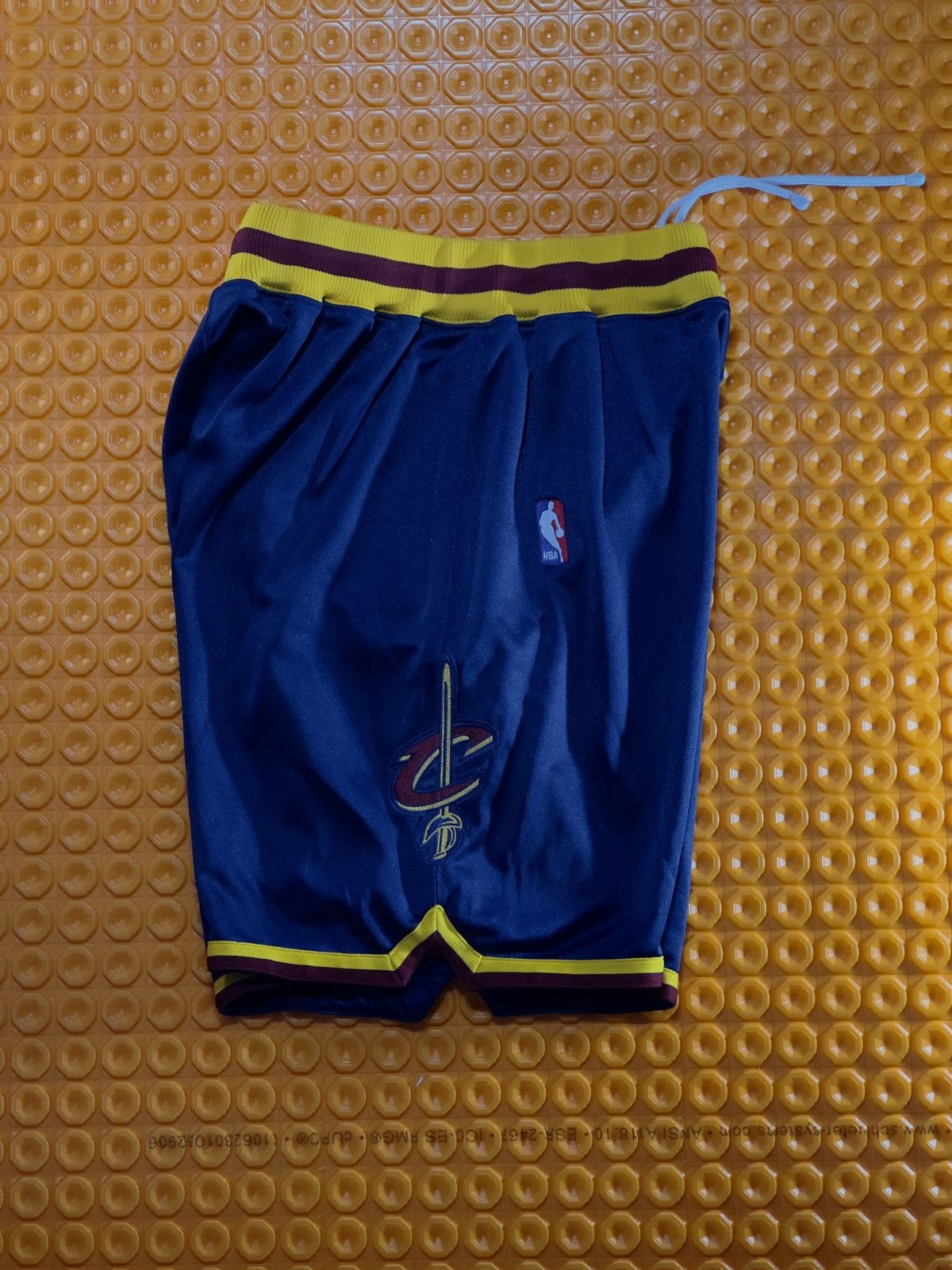 Mitchell & Ness Mitchell+Ness Authentic Cleveland Cavs Away Shorts Men’s L Size US 34 / EU 50 - 7 Thumbnail