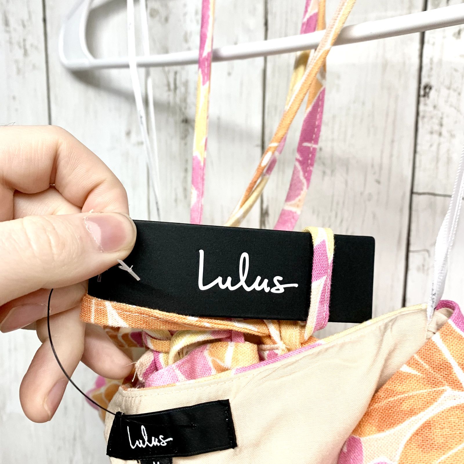 Other Lulus Cropped Size M Floral Halter Tie Neck Ruched Front NWT Size M / US 6-8 / IT 42-44 - 3 Thumbnail
