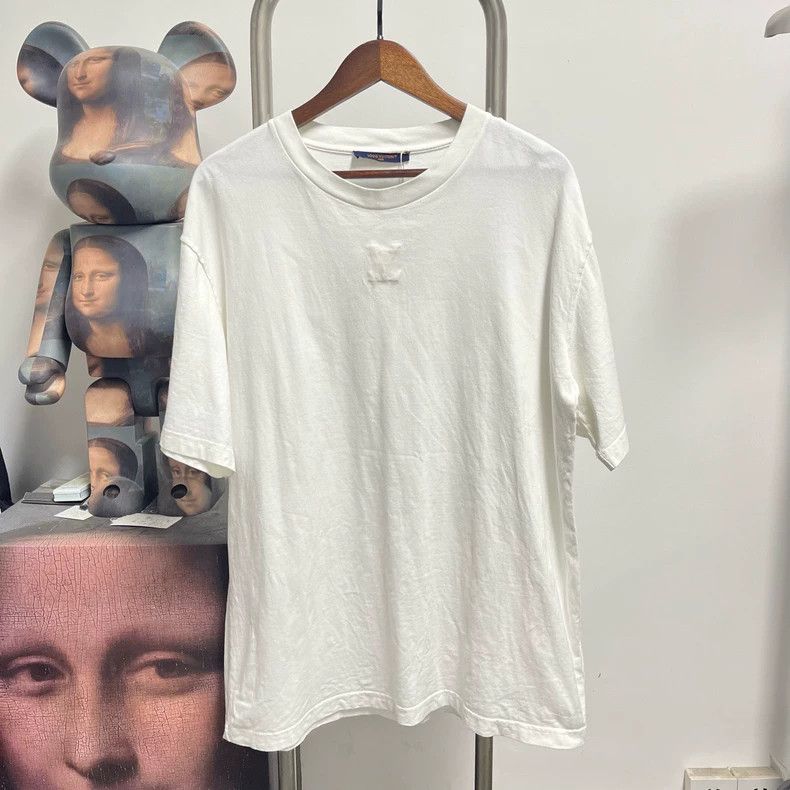 Louis Vuitton Louis Vuitton White embossed short sleeves 2504-Nextarrow Size US XXL / EU 58 / 5 - 1 Thumbnail