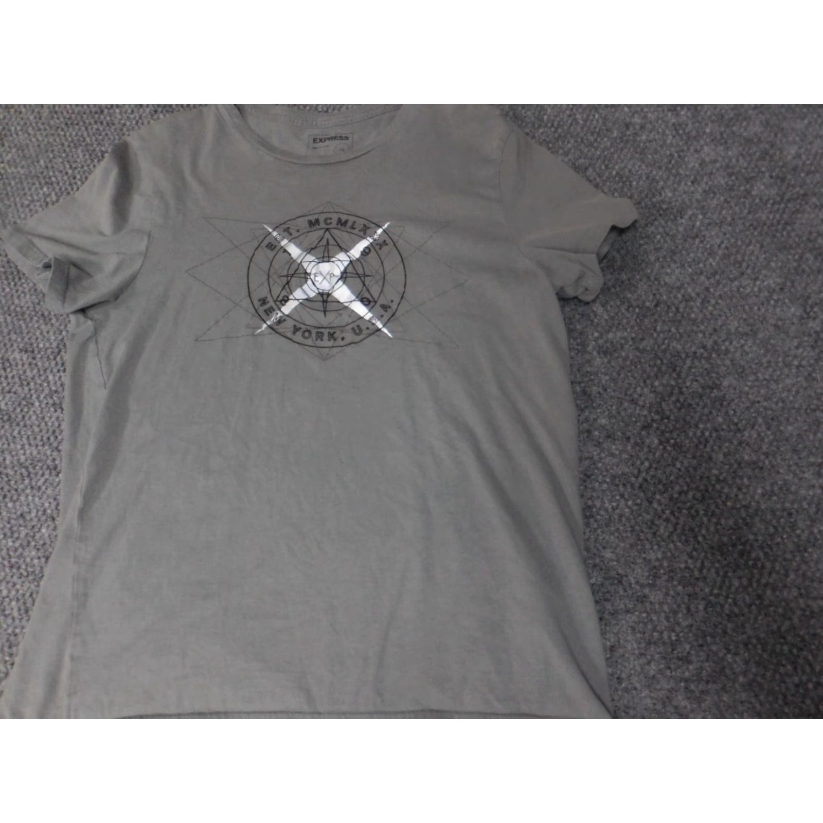 Express Express Shirt Womens large green graphic T-Shirt Short Sleeve Crew Neck Casual Cotton Polyester Rayon Button Basic Classic Breathable L Green Womens Size L / US 10 / IT 46 - 3 Thumbnail