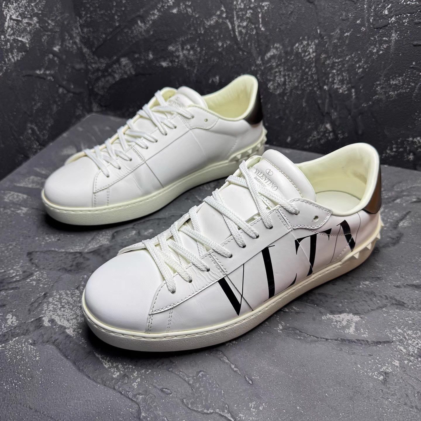Valentino Valentino Open Vltn White Sneakers Q10 Size US 8 / EU 41 - 1 Thumbnail