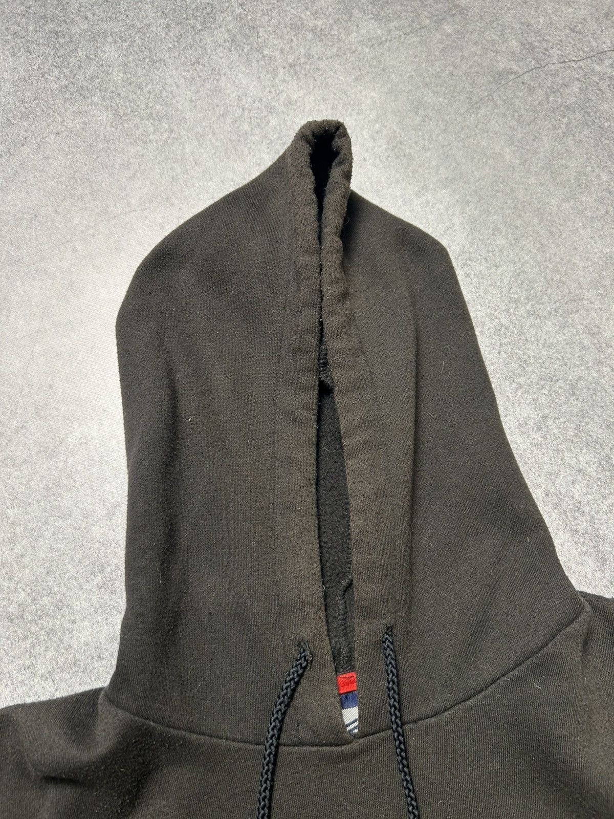 Umbro Vintage 2000’s Umbro Small Logo Faded Hooded Sweatshirt Y2K Size US L / EU 52-54 / 3 - 8 Thumbnail