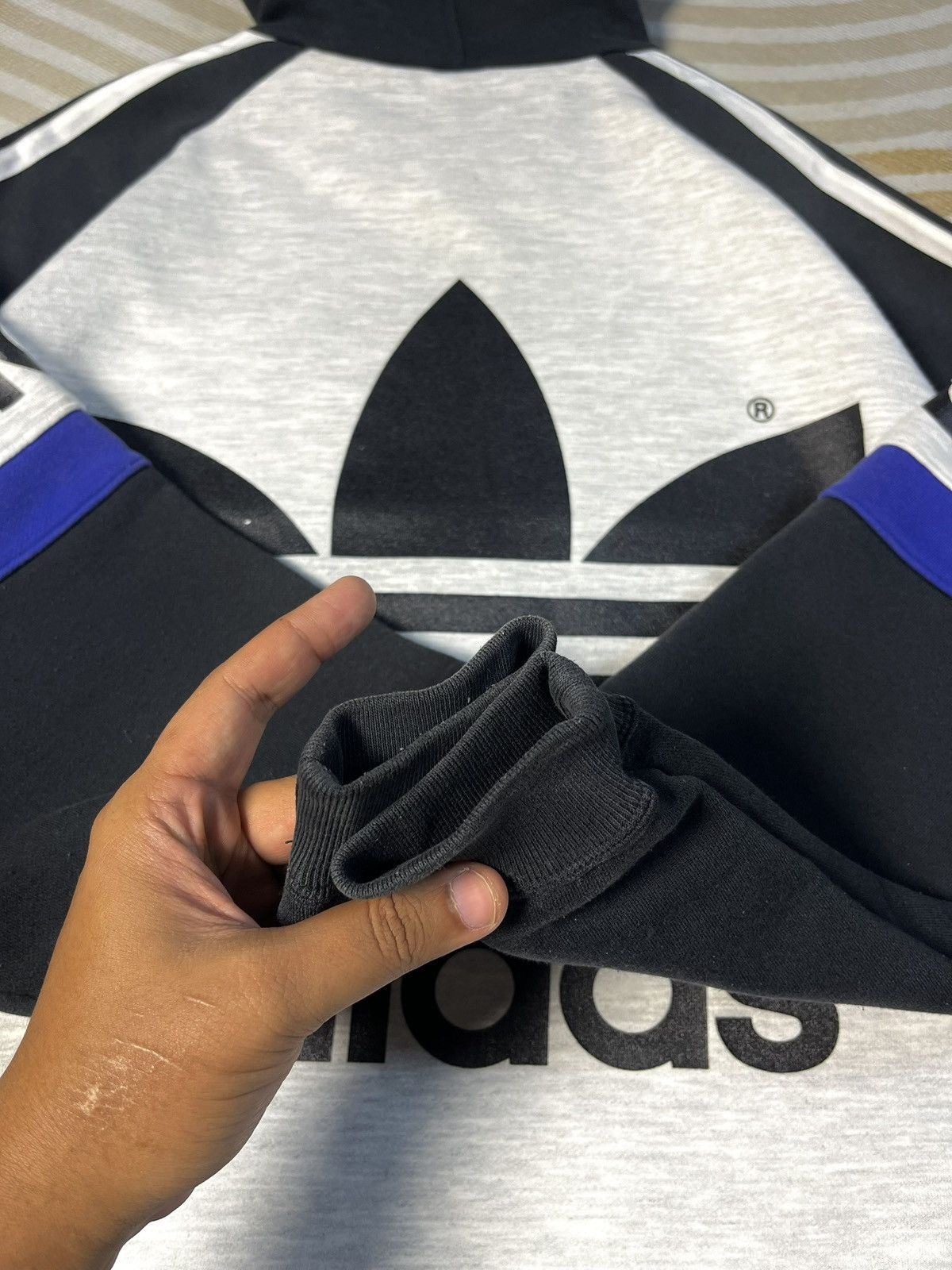 Adidas VINTAGE ADIDAS PULLOVER HOODIE Size US XL / EU 56 / 4 - 11 Thumbnail