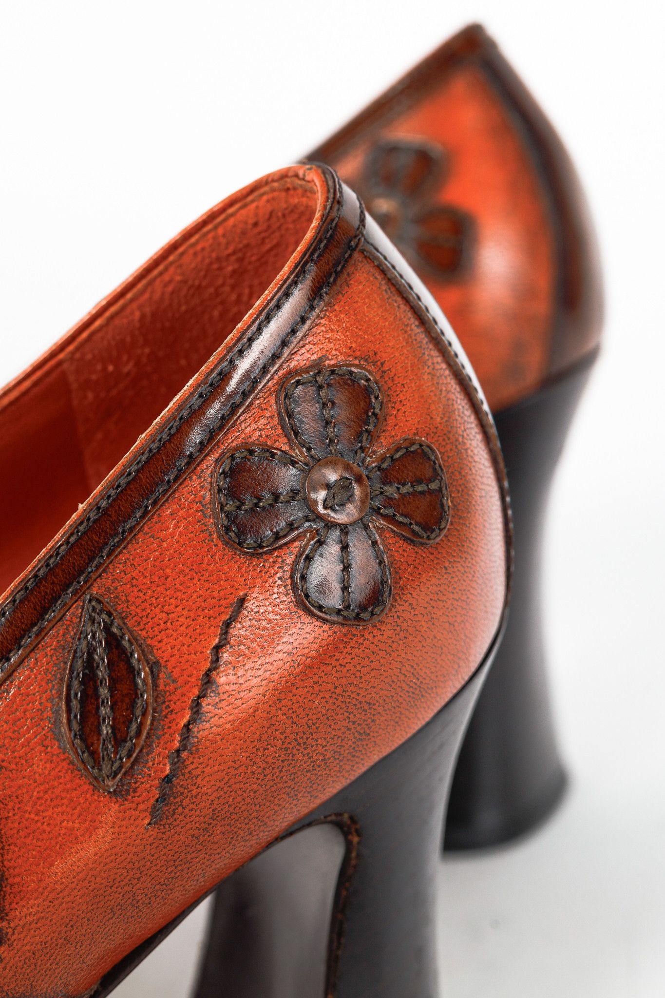 Prada Prada AW/96 Orange Leather Floral-Applique Pumps Size US 7.5 / IT 37.5 - 8 Thumbnail
