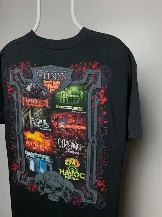 Band Tees Universal Studios Halloween Horror T-shirt vintage movie L Size US L / EU 52-54 / 3 - 5 Thumbnail