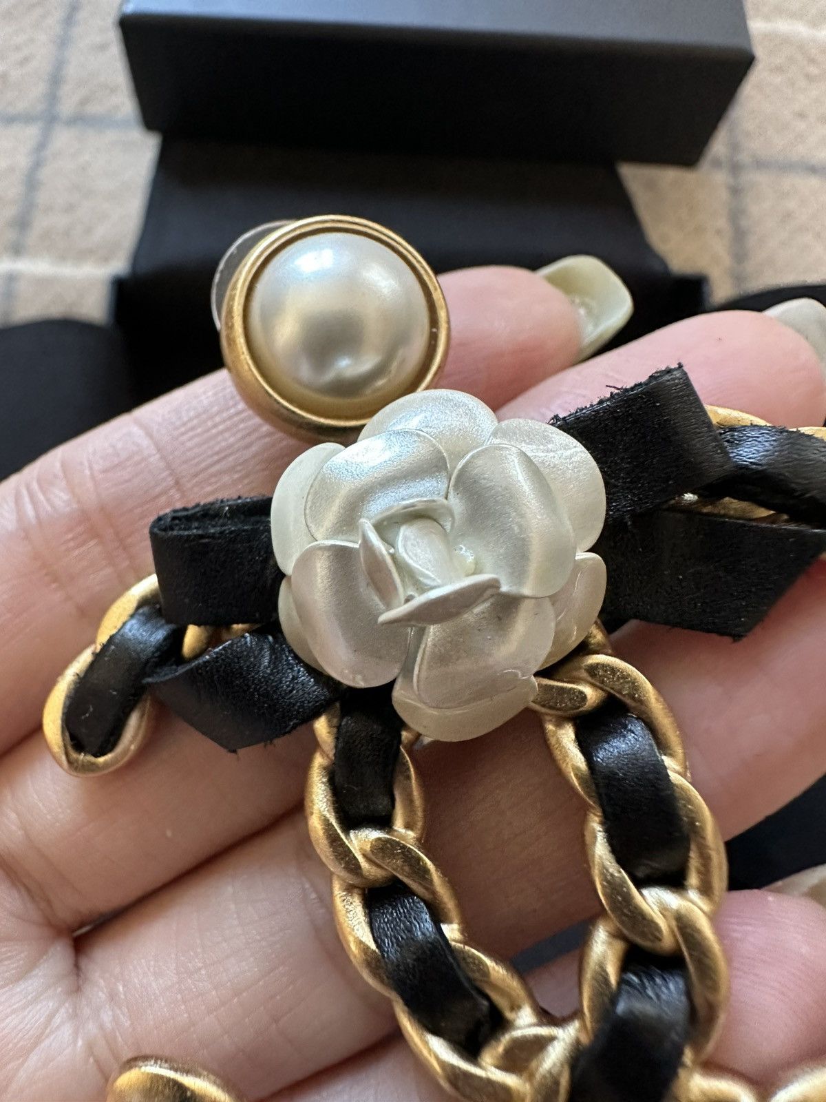 Chanel Chanel 20A Camellia Double C earrings Size ONE SIZE - 6 Thumbnail
