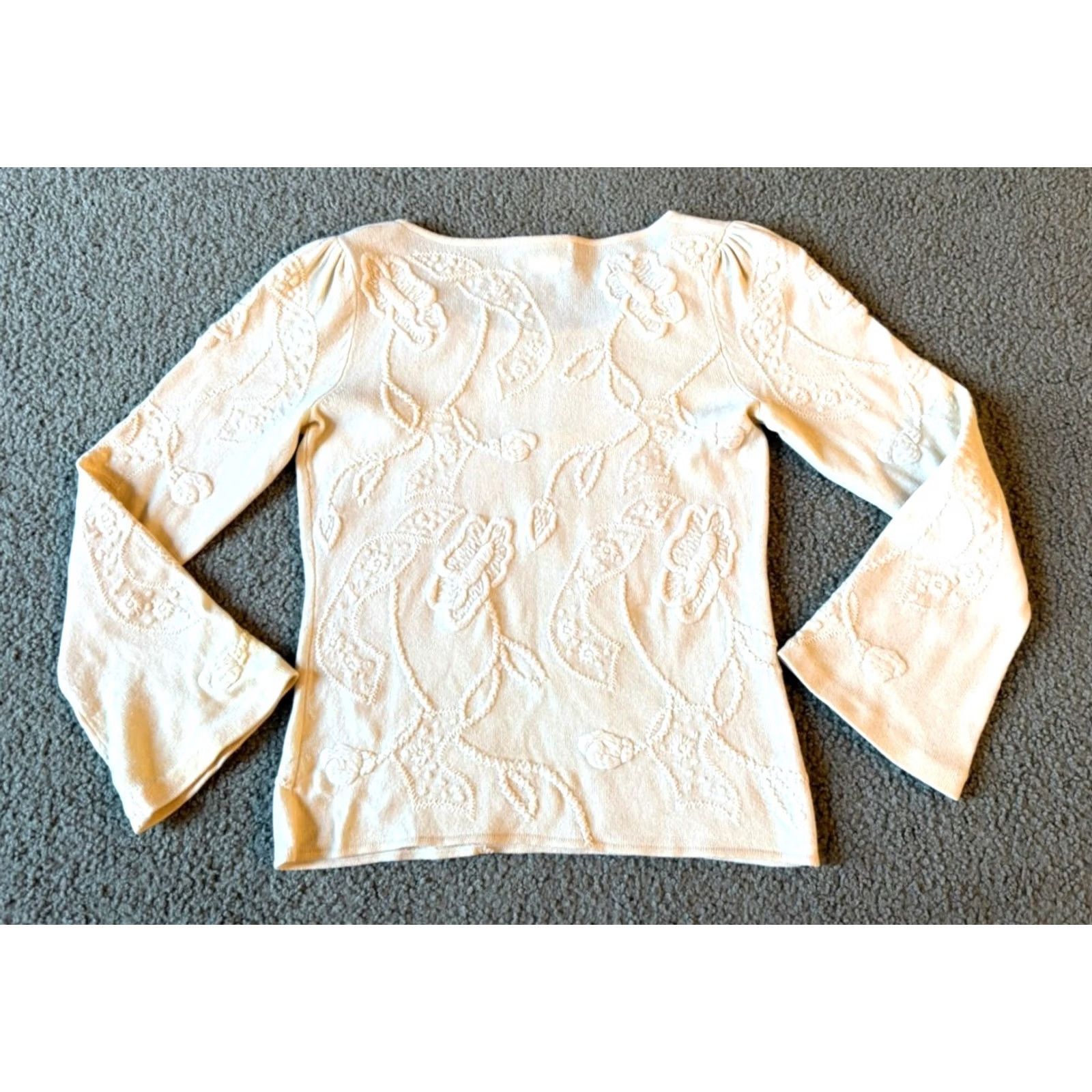 Neiman Marcus VINTAGE Neiman Marcus Beige Floral Embroidered Cashmere Sweater Womens Medium Size M / US 6-8 / IT 42-44 - 2 Thumbnail