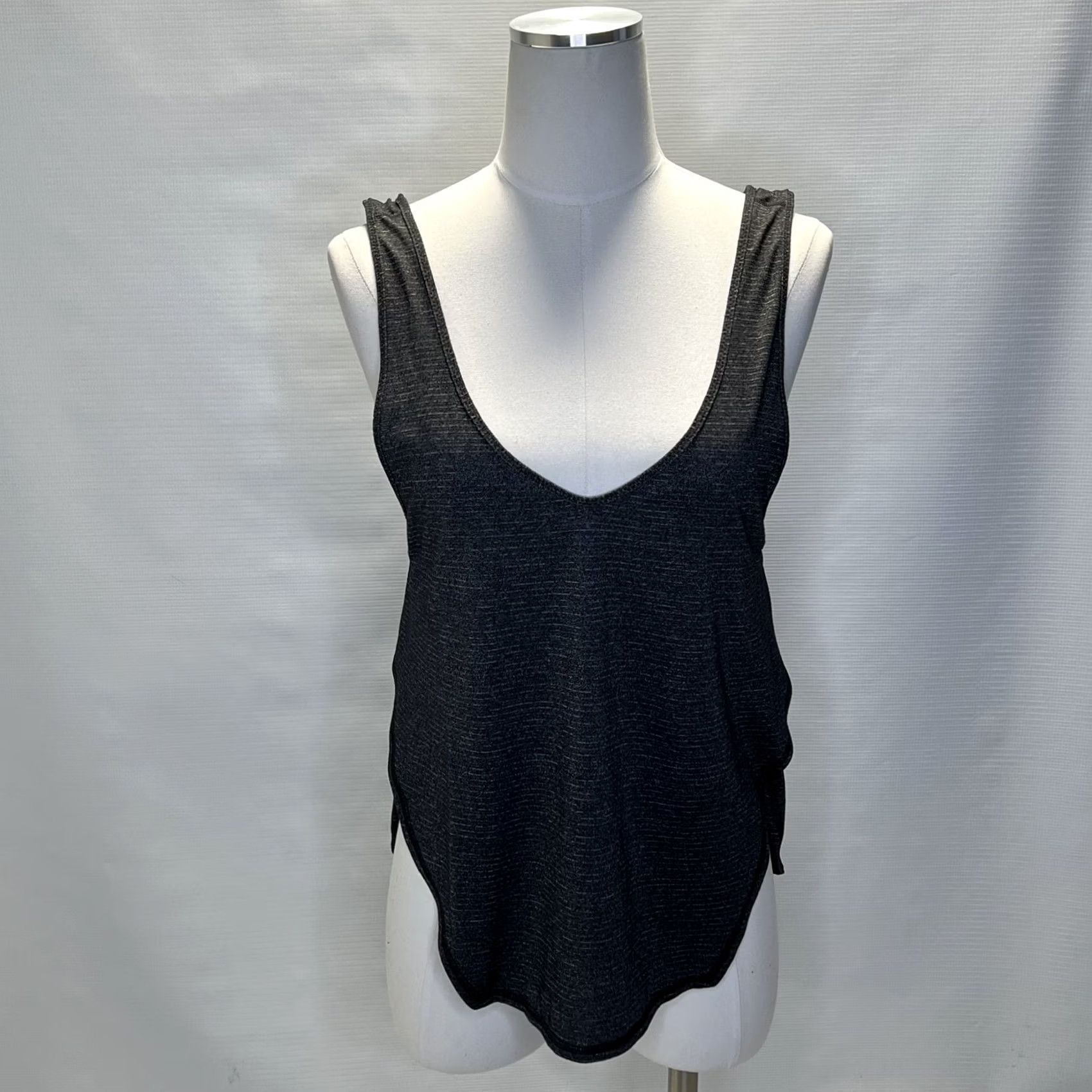 Lululemon Lululemon Tank Top Womens Small Sculpt II Open Back Lightweight Singlet Yoga Shimmer Black/Grey Heather Strappy Adjustable Open Back Gym Size S / US 4 / IT 40 - 4 Thumbnail