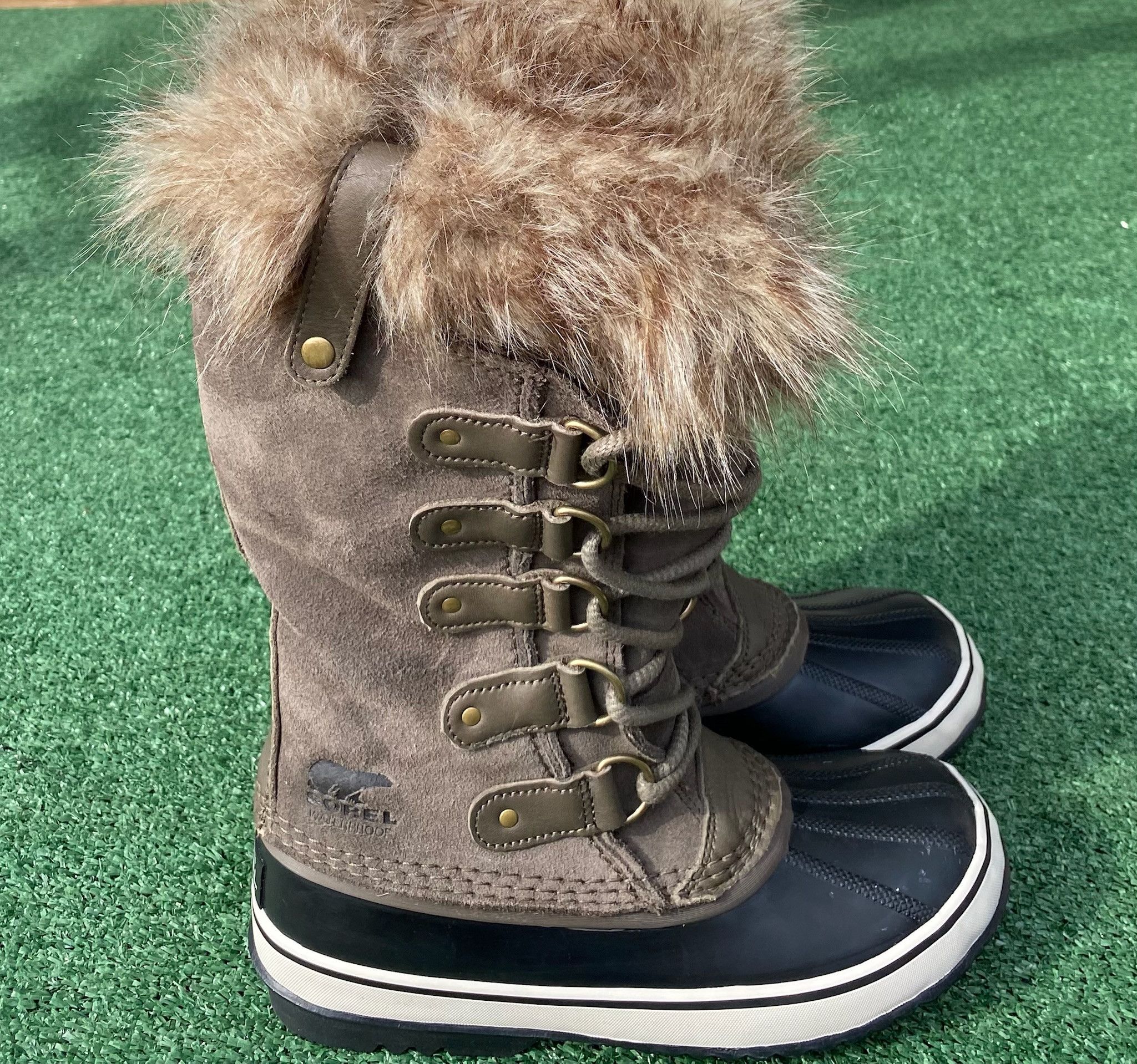 SOREL Sorel Joan Of Arctic Grey Suede Faux Fur Trimmed Boots 7.5 Size US 7.5 / IT 37.5 - 1 Thumbnail