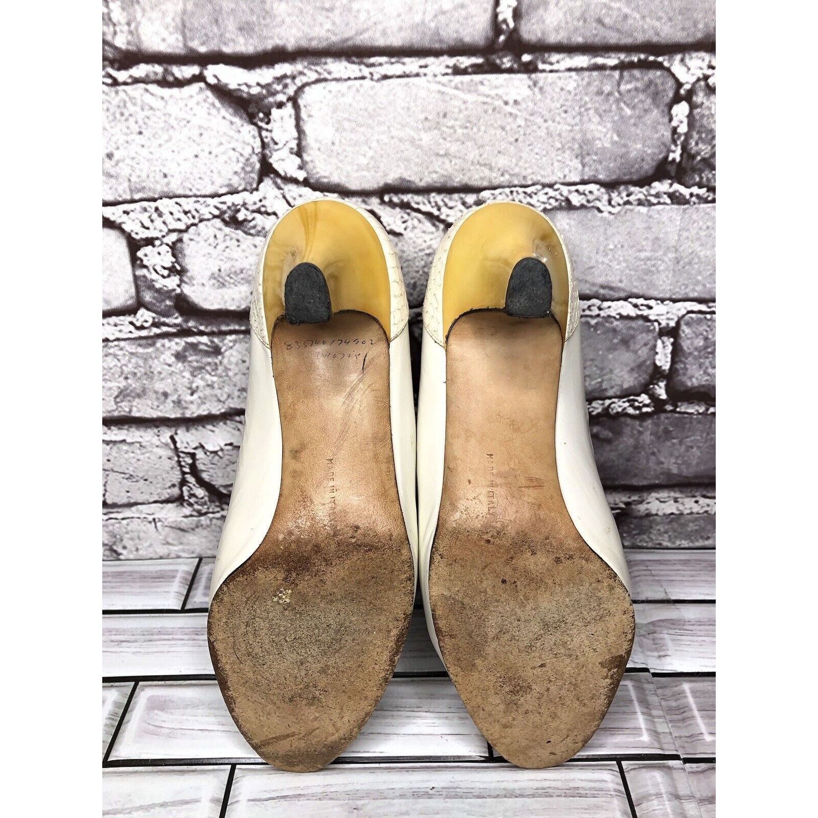 Salvatore Ferragamo Salvatore Ferragamo Ivory Leather Snake Yellow Patent Dress Size US 5 / IT 35 - 7 Thumbnail