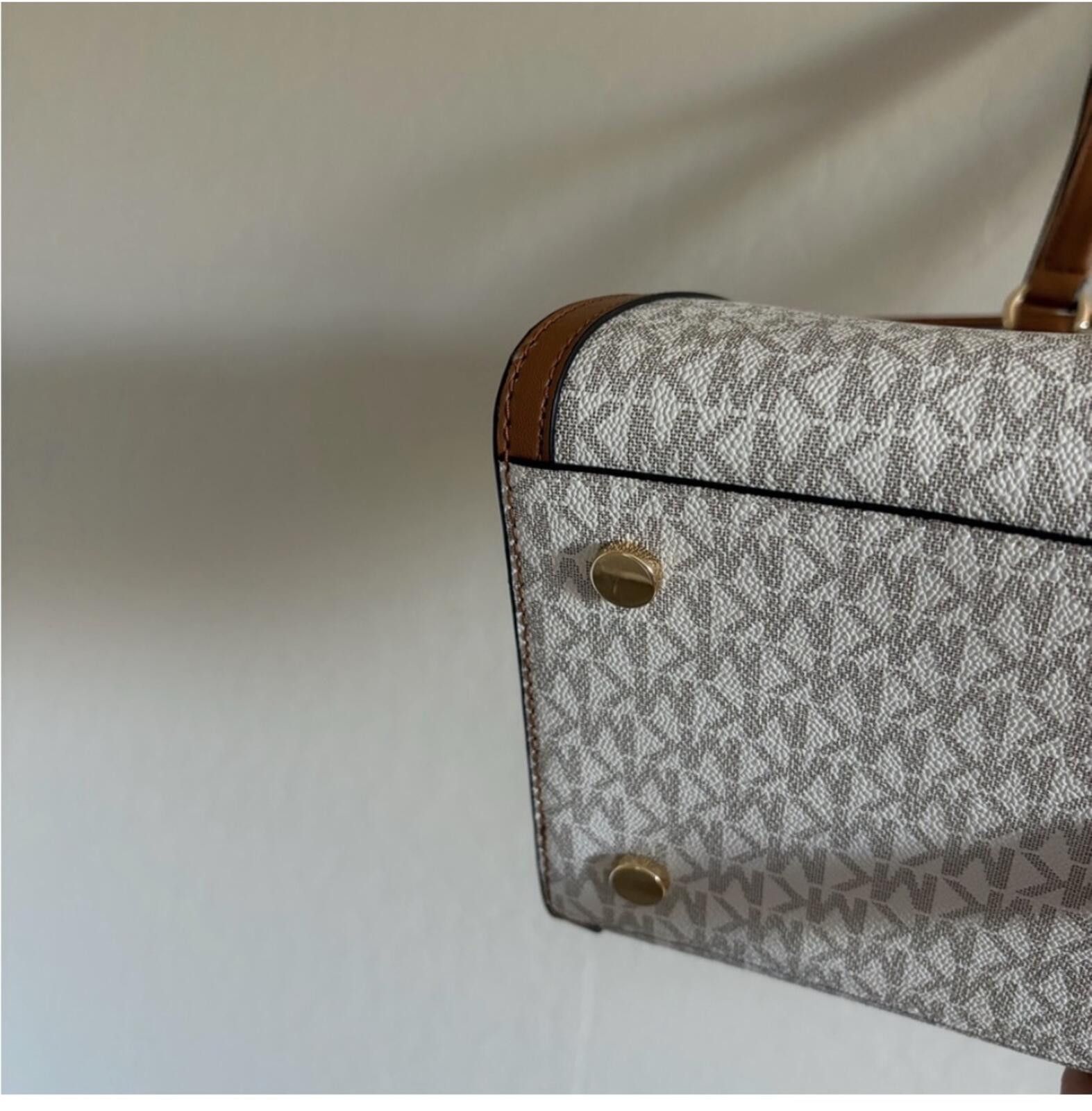 Michael Kors Michael Kors White and Tan Tote Bag Size ONE SIZE - 12 Thumbnail