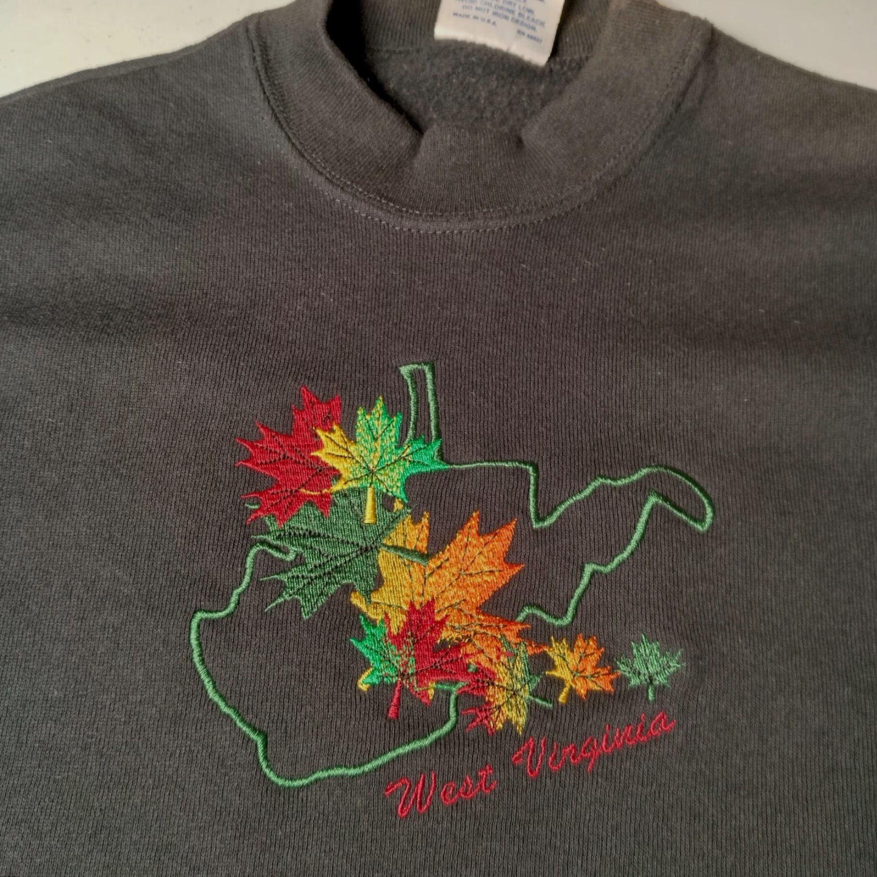 Vintage VINTAGE West Virginia Sweatshirt Men S Black Crew Neck Pullover Embroidered Nature Fall Leaves WV Small Size US S / EU 44-46 / 1 - 2 Thumbnail