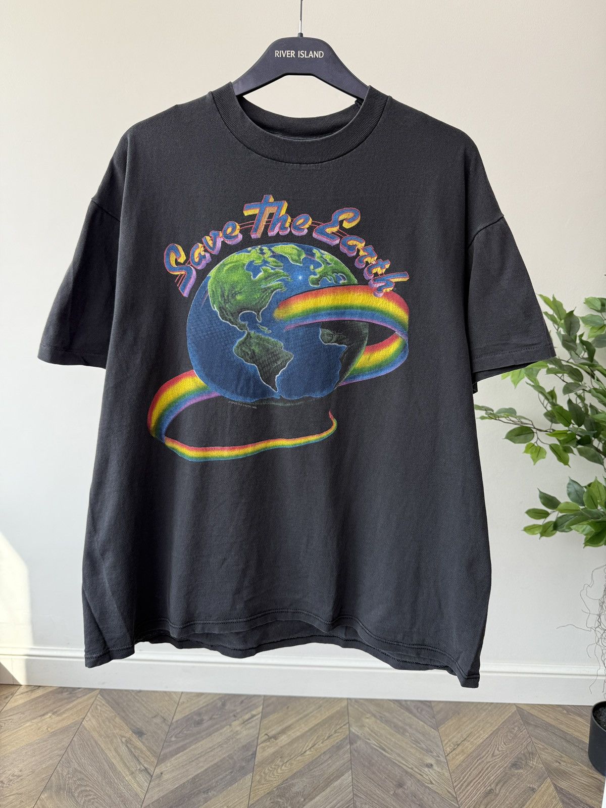 Other Vintage Save The Earth 1986 Made in USA Faded Tee Size US XL / EU 56 / 4 - 2 Thumbnail
