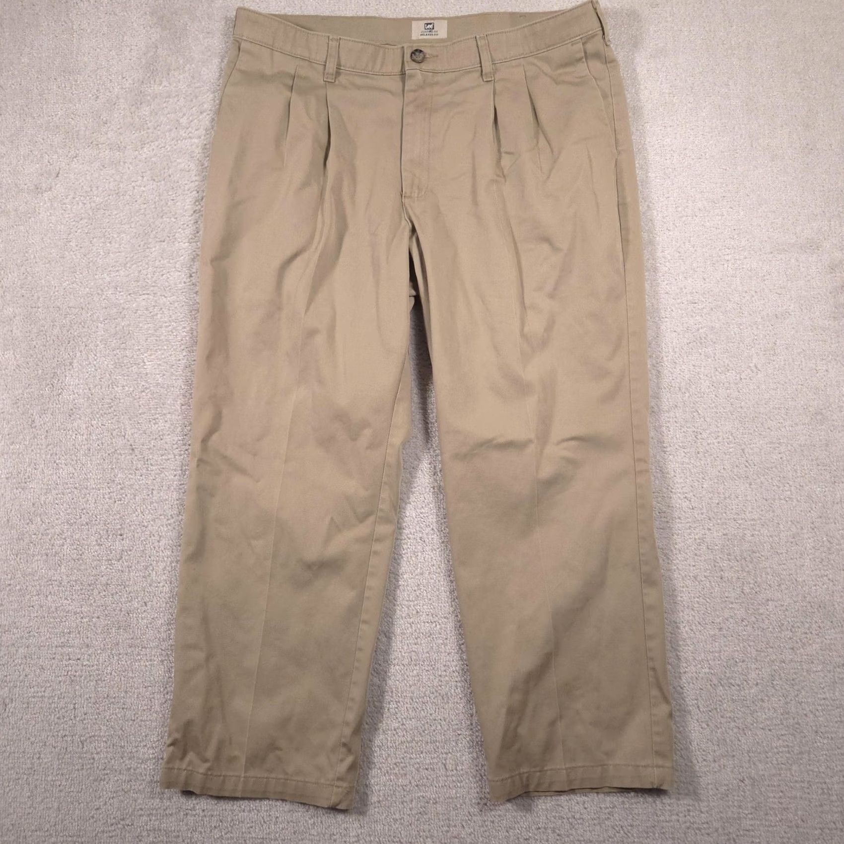 Lee Lee Khakis Pants Mens 38x29 Beige Custom Fit Relaxed Pleated Chino Straight Pants Mens Beige 38x29 Slit? Size US 38 / EU 54 - 2 Thumbnail
