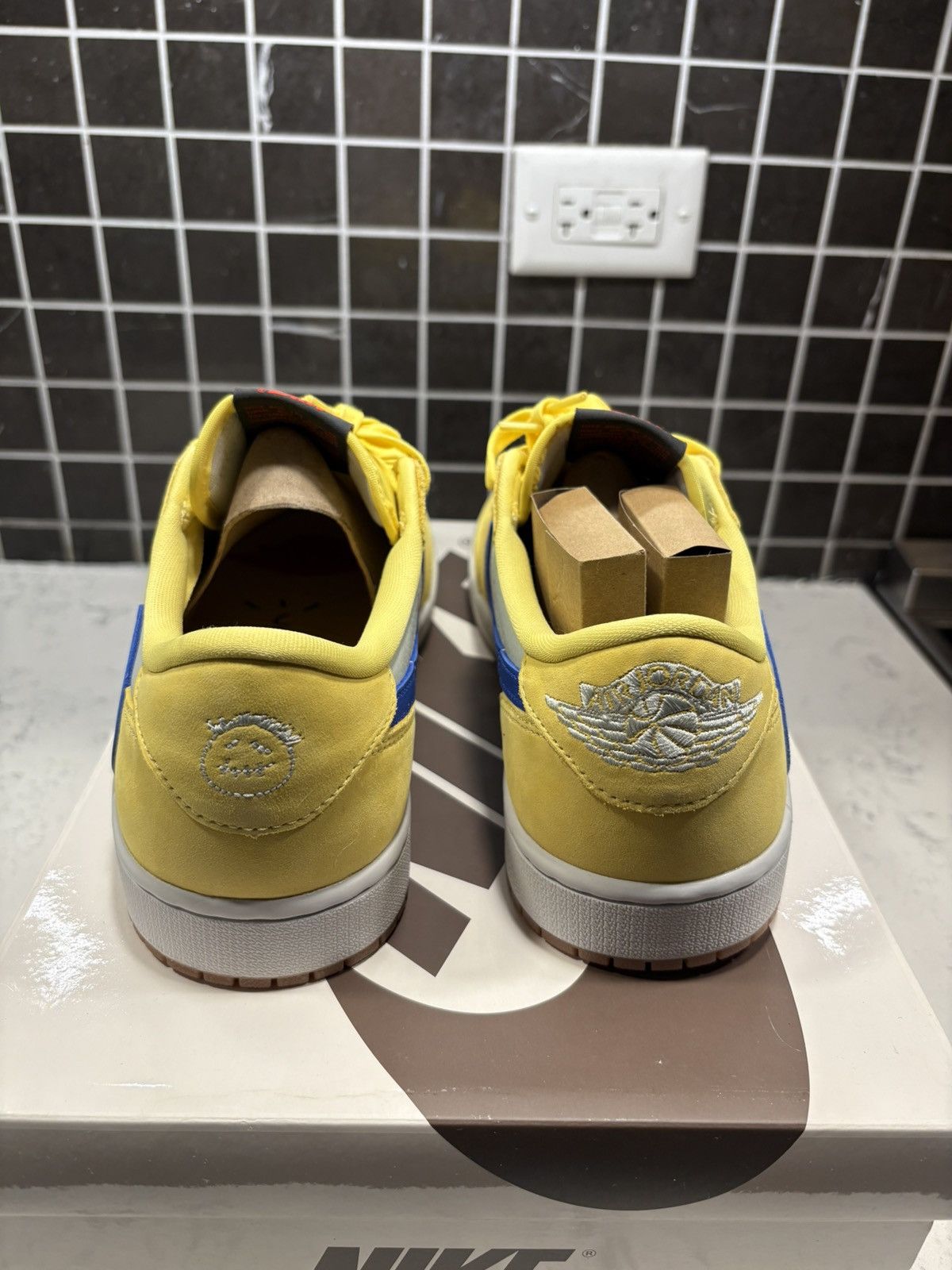 Nike × Travis Scott Jordan x Travis Scott 1s Canary Size US 11.5 / IT 41.5 - 4 Thumbnail
