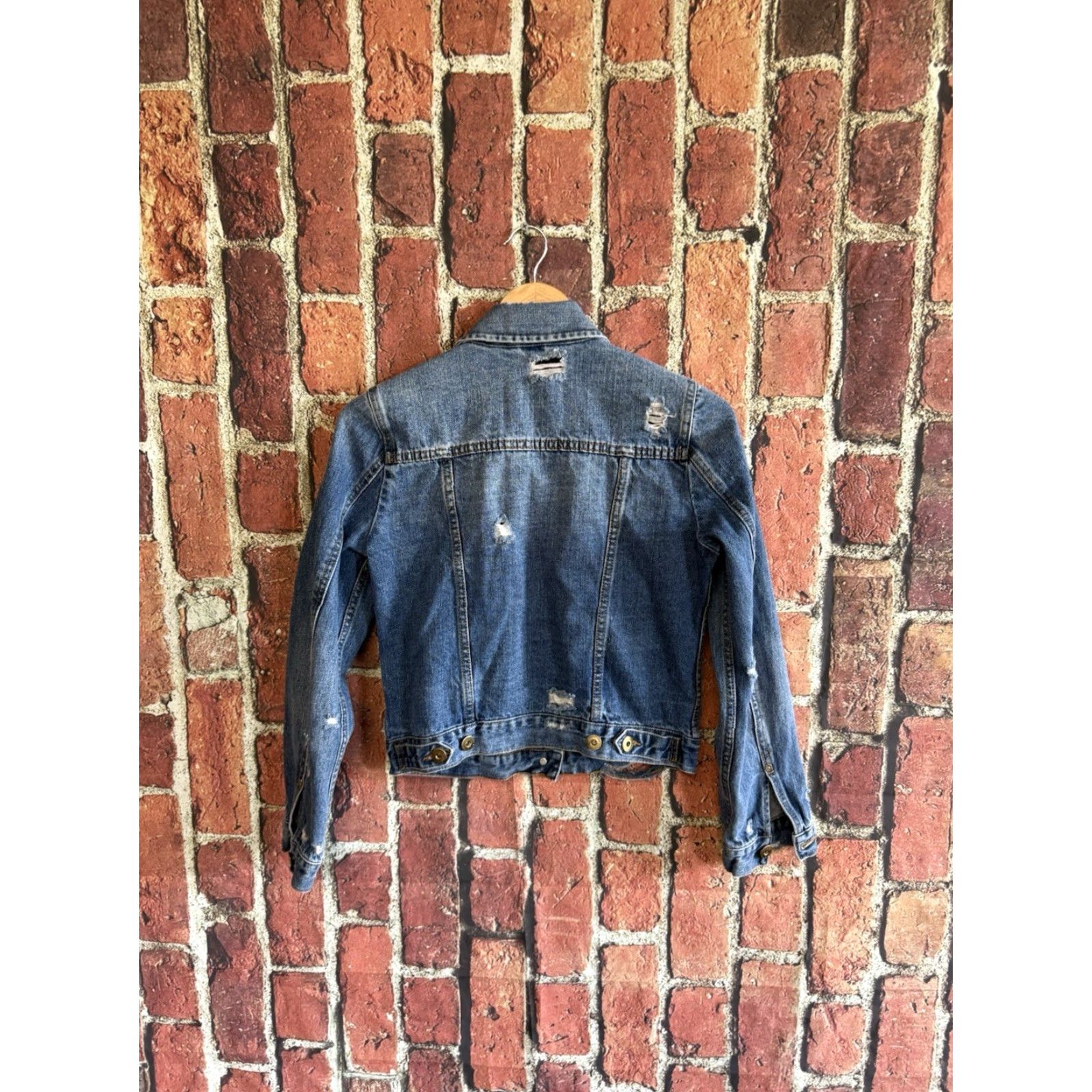 Pistola Pistola Womens Blue Denim Jacket Size Small Button Up Distressed Jacket Women's Small Denim Pistola Blue Button Up Distressed 90s Size S / US 4 / IT 40 - 2 Thumbnail