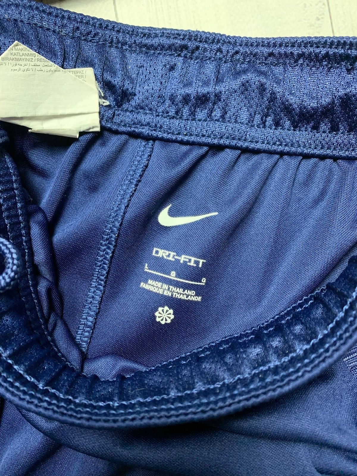 Nike × Vintage Vintage Nike Tottenham Spurs soccer shorts logo size L navy Size US 34 / EU 50 - 2 Thumbnail