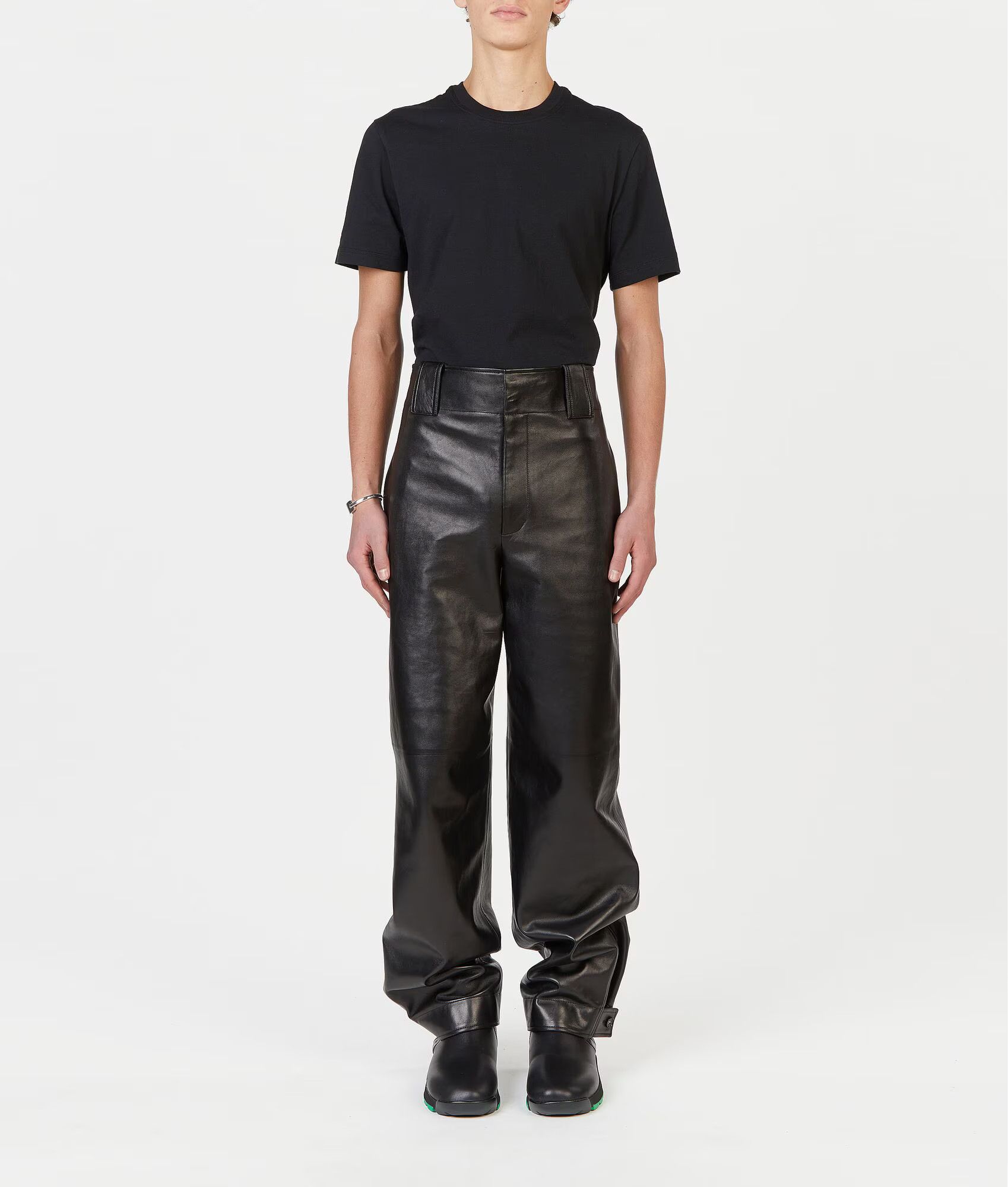 Bottega Veneta o1n1vont1224 T-Shirt in Black Size US M / EU 48-50 / 2 - 1 Preview