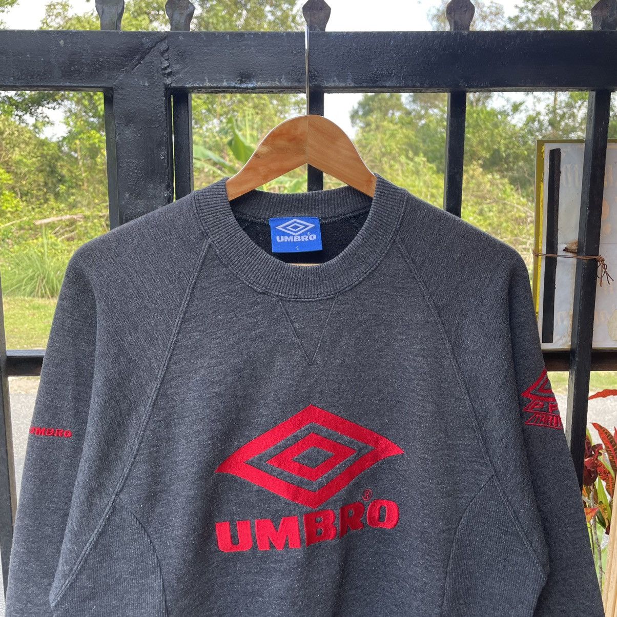 Umbro 🔥Vintage 90s Umbro Embroidered Big Logo Jumper Sweatshirts Size US S / EU 44-46 / 1 - 5 Thumbnail