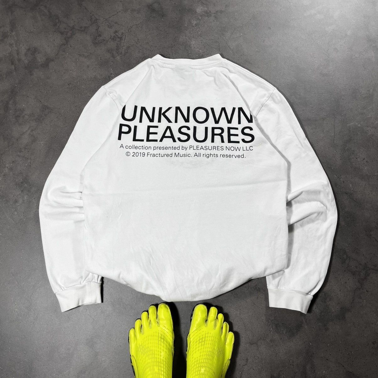 Pleasures Unknown Pleasures Now Vintage Big Logo Longsleeve Tee Tshirt Size US M / EU 48-50 / 2 - 1 Thumbnail