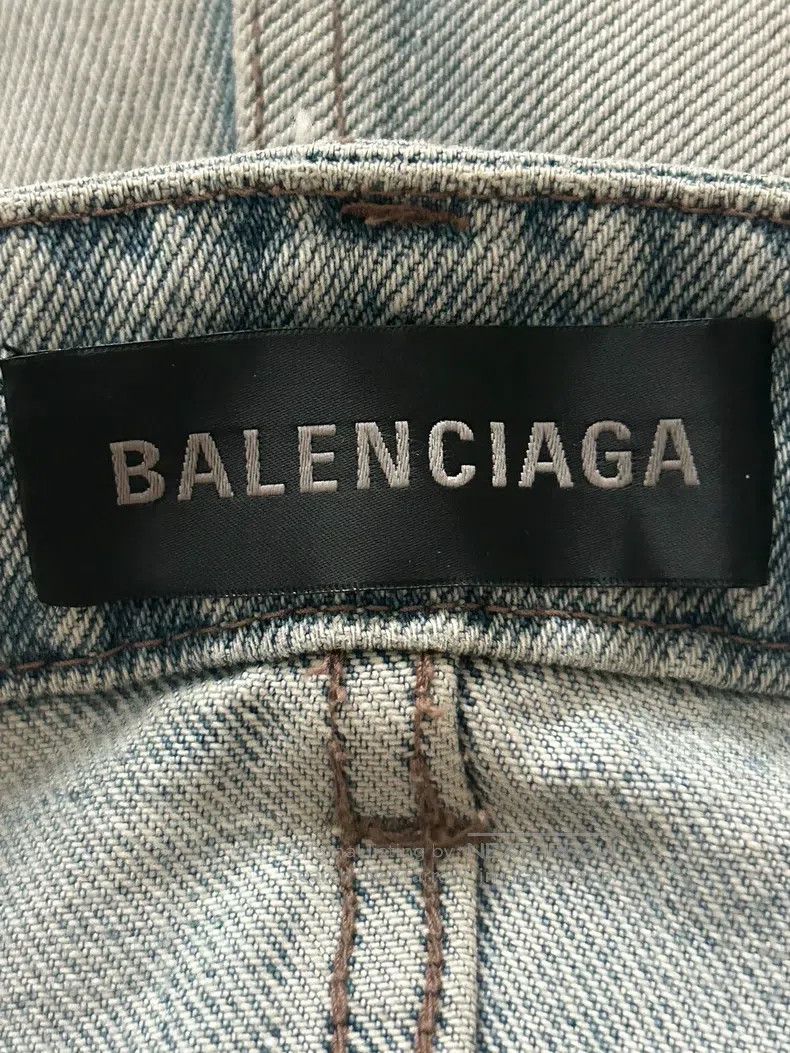 Balenciaga Balenciaga Distressed mid-rise straight leg casual jeans Size US 31 - 3 Thumbnail