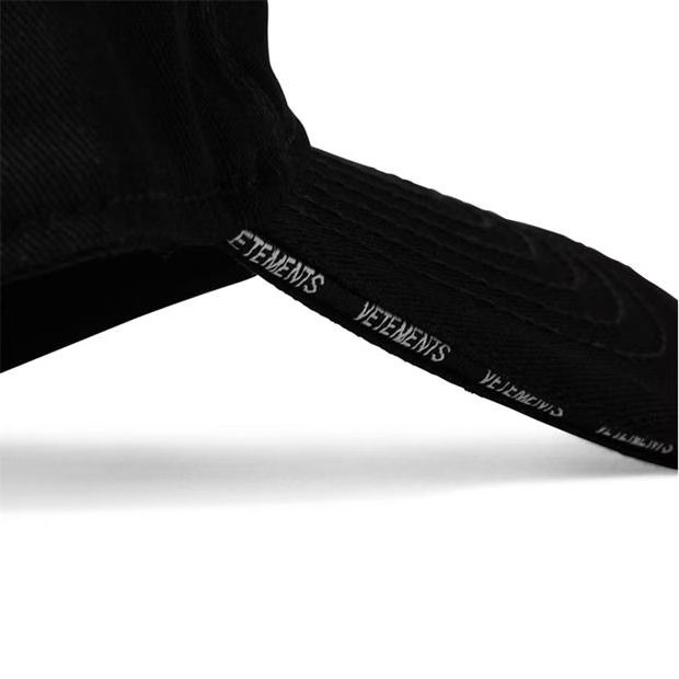 Vetements o1g2r1mq0824 Size: OS / Iconic Baseball Cap in Black Size ONE SIZE - 3 Thumbnail