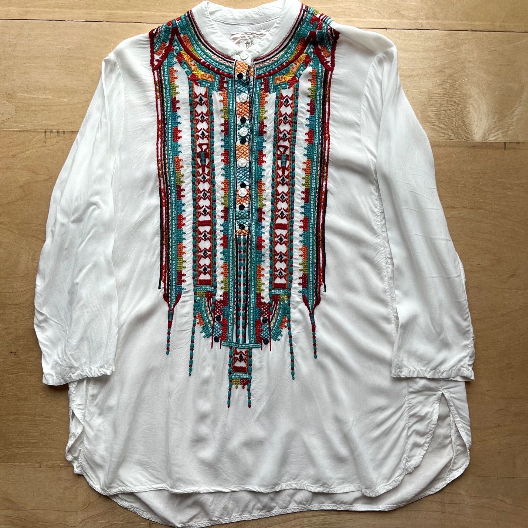Johnny Was Johnny Was Astry Blouse Women's XS White Rayon Embroidered Boho Art Couture Hippie Floral Classic Fit Blouse Size XS / US 0-2 / IT 36-38 - 2 Thumbnail